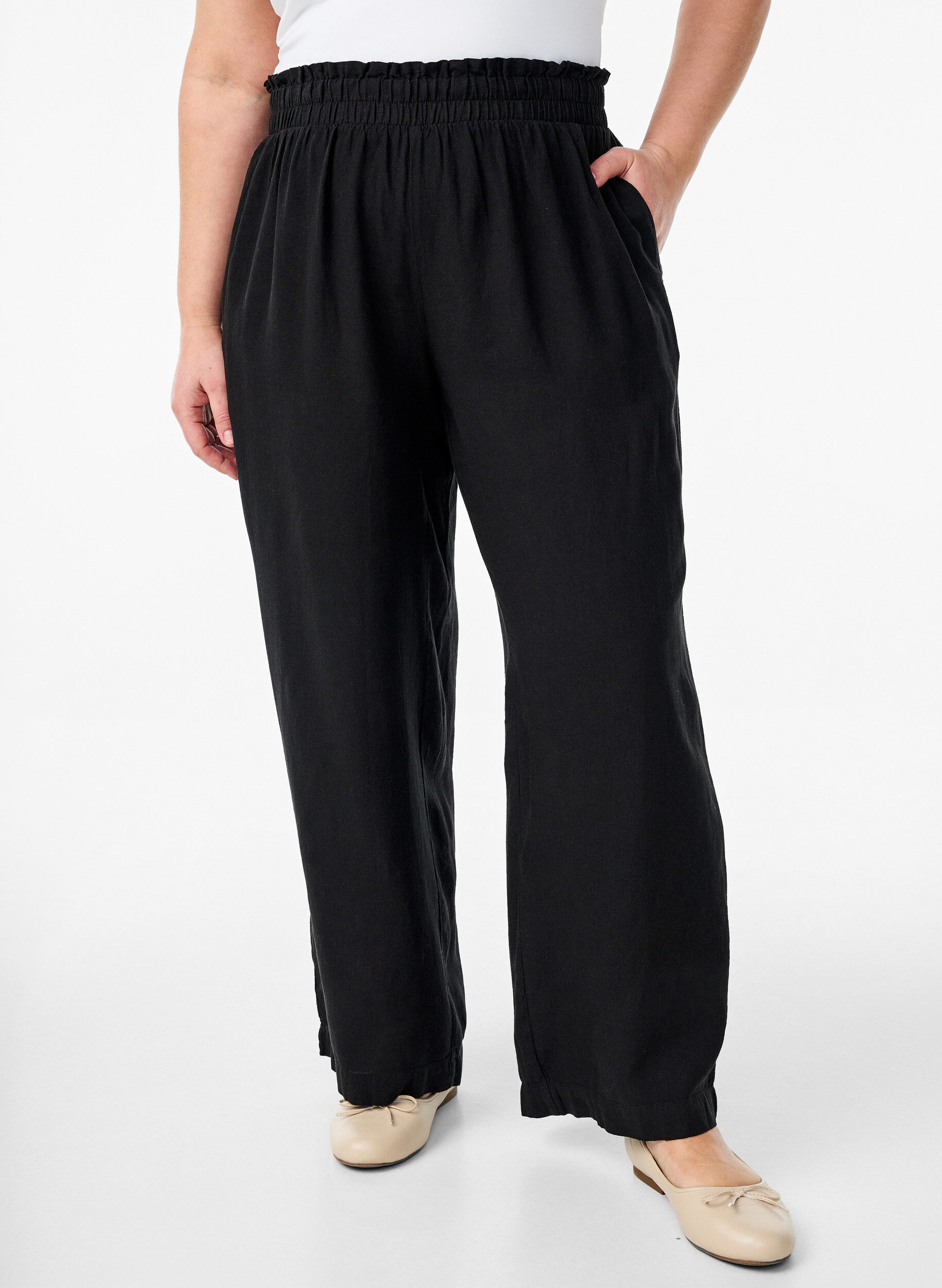 Zizzi Lockere Hose aus Leinen und Viskose, Schwarz, Model image number 2