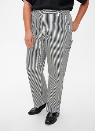 Gestreifte Cargo-Jeans mit gerader Passform, Black White Stripe, Model image number 2