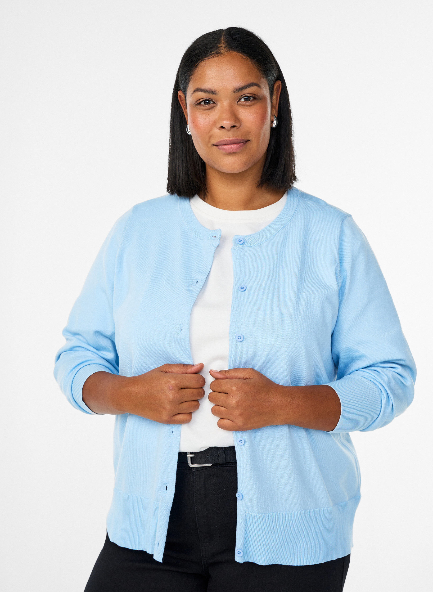 FLASH - Feinstrick-Strickjacke mit Rundhalsausschnitt, Blau, Model