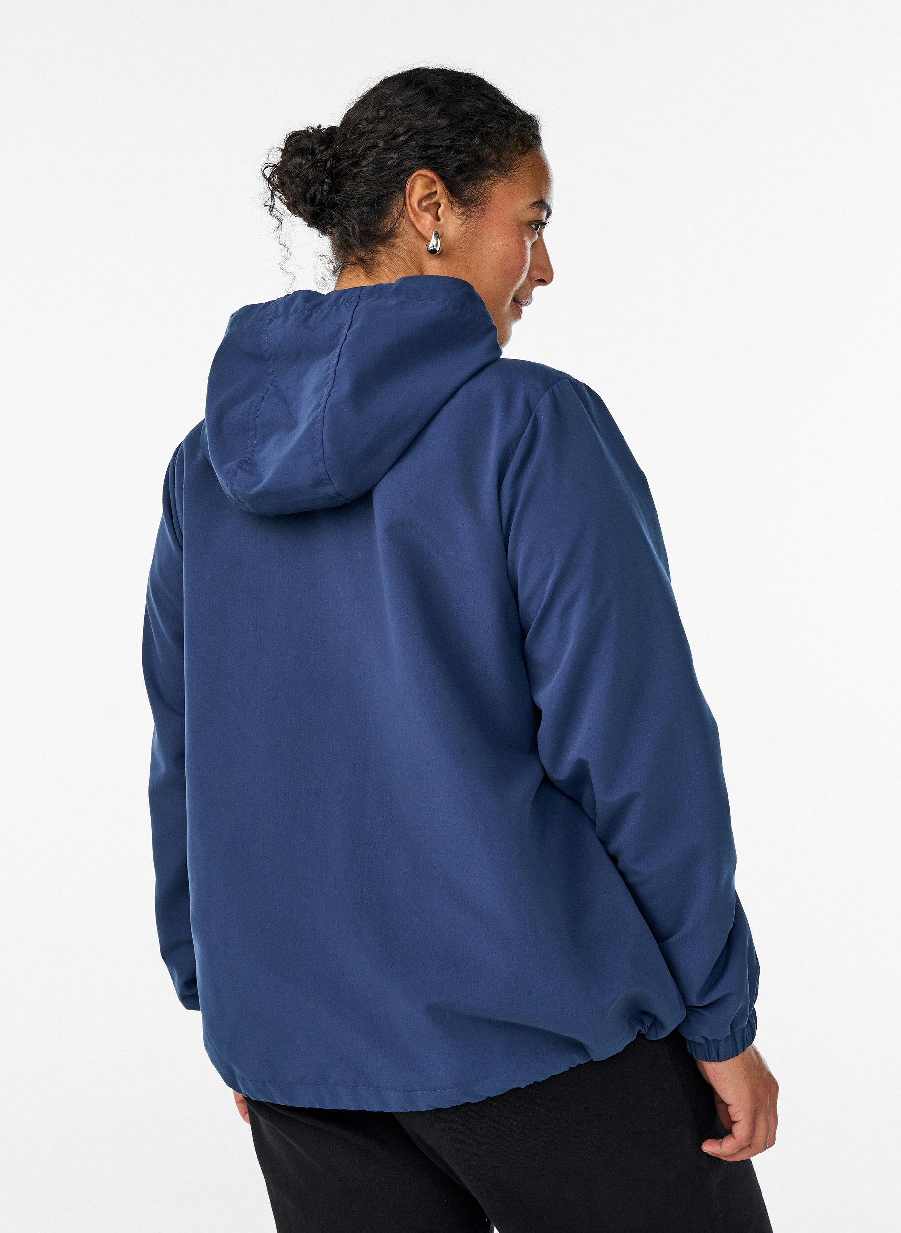 Zizzi Leichte Jacke mit Kapuze und Rei&szlig;verschluss, Blau, Model image number 2