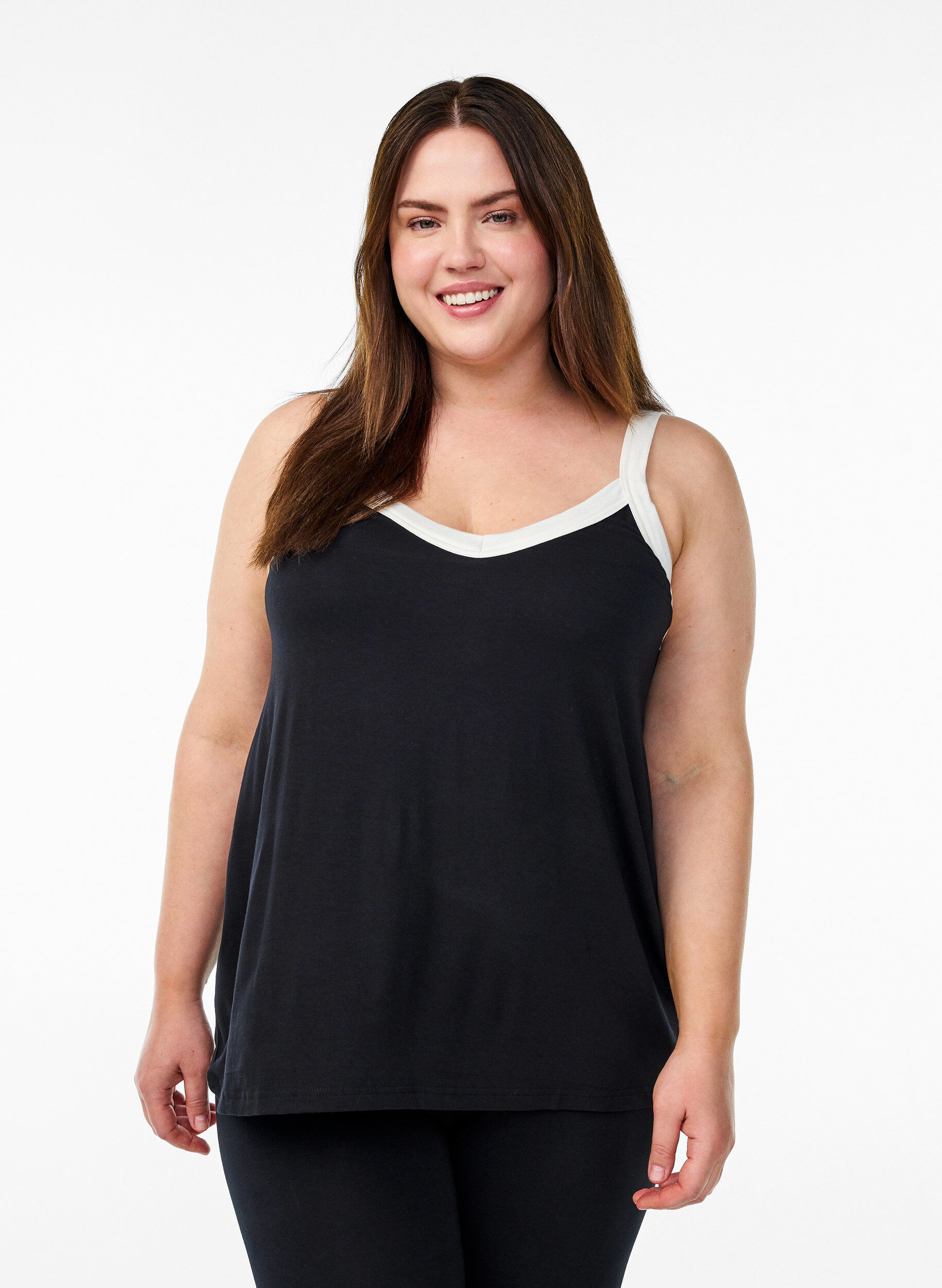 Nachthemd mit Tr&auml;gern und V-Ausschnitt, Schwarz, Model