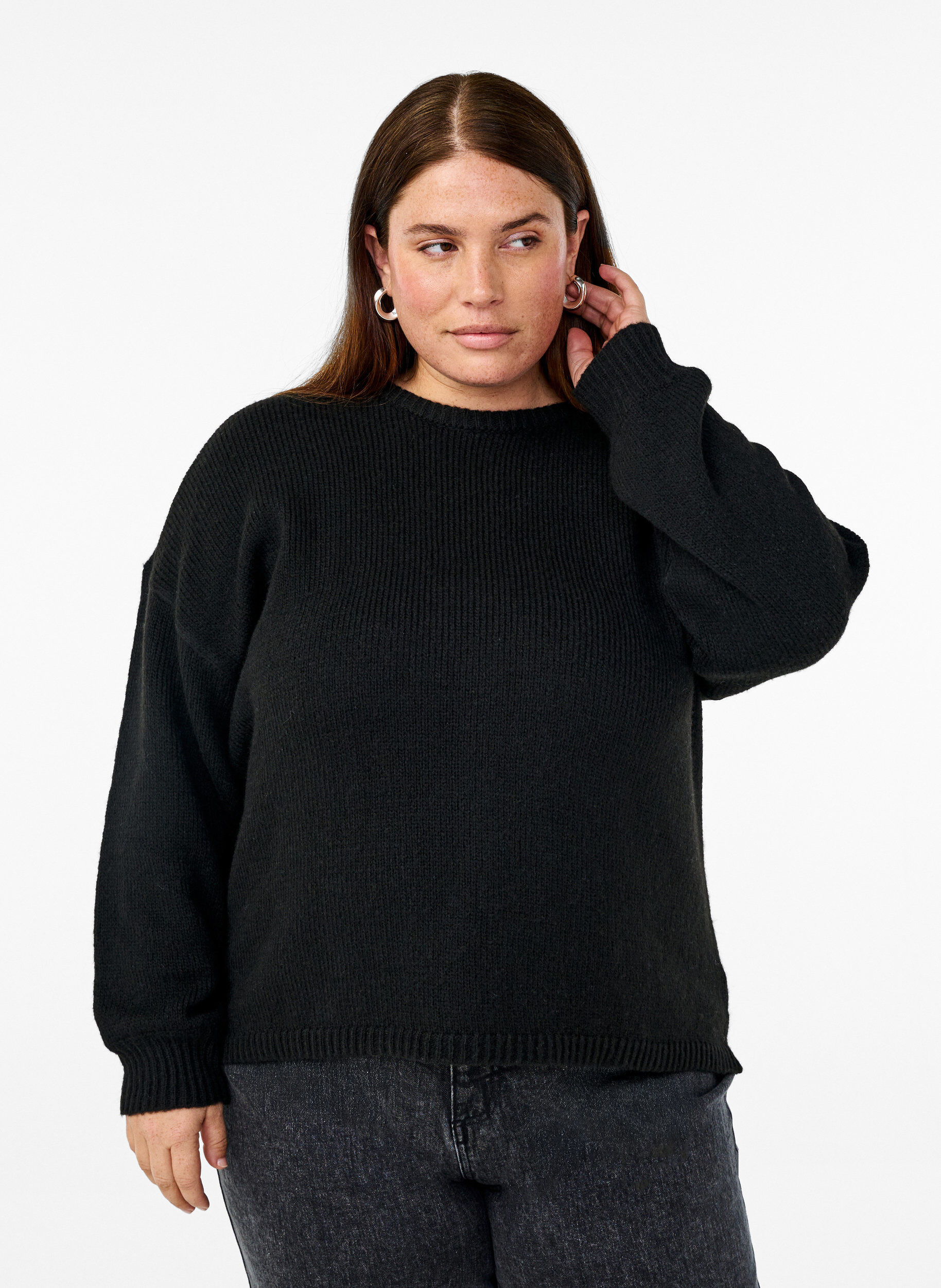 Zizzi Lang&auml;rmliger Strickpullover mit Wollanteil und Rundhalsausschnitt, Black Solid, Model image number 0