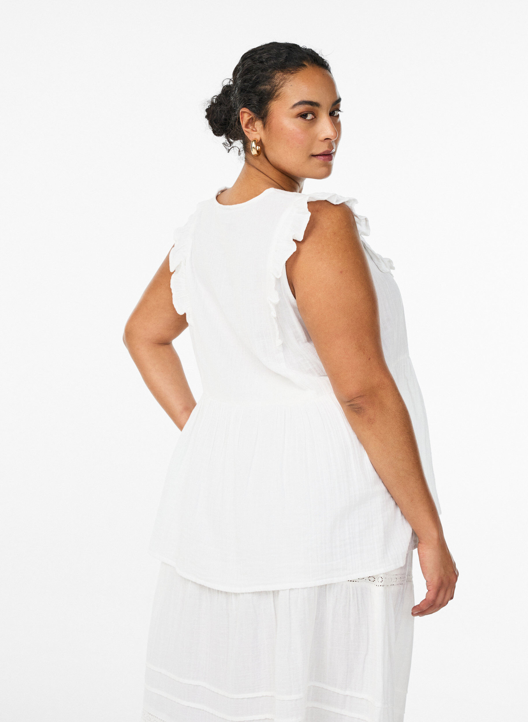 Zizzi&Auml;rmellose Bluse aus Baumwoll-Musselin mit R&uuml;schen, Wei&szlig;, Model image number 2