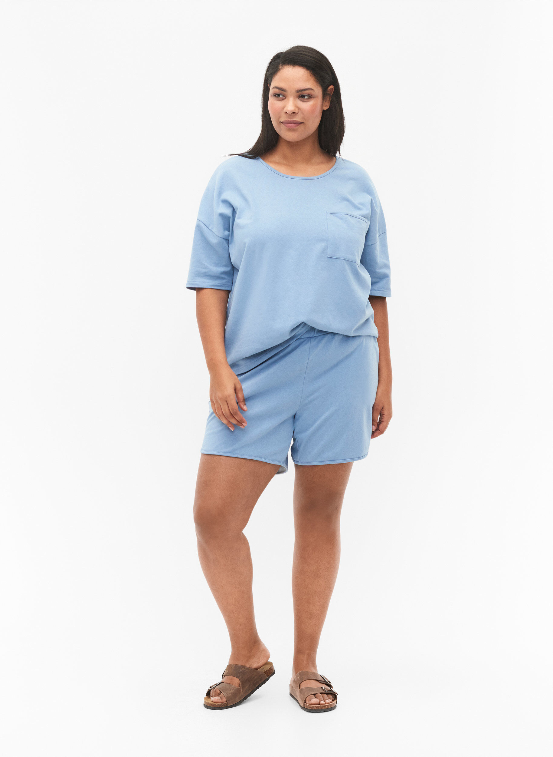 Zizzi Einfarbige Shorts mit Taschen, Faded Denim, Model image number 3