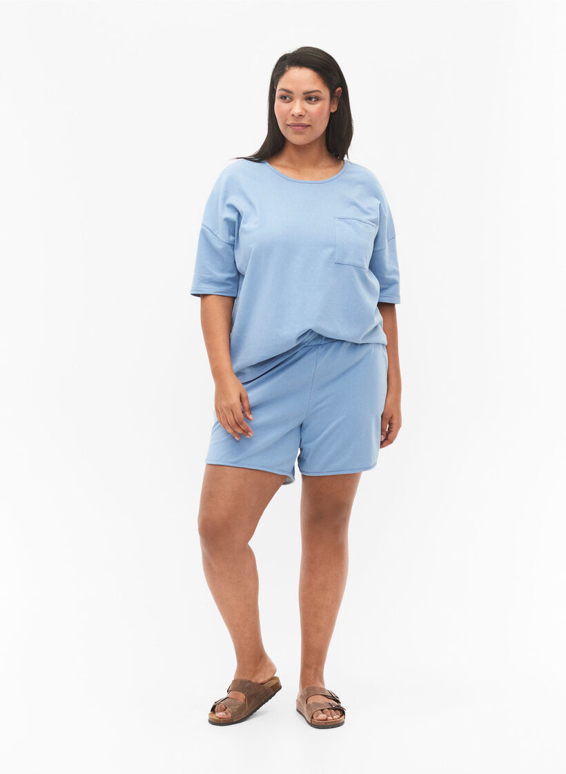 Einfarbige Shorts mit Taschen, Faded Denim, Model image number 3