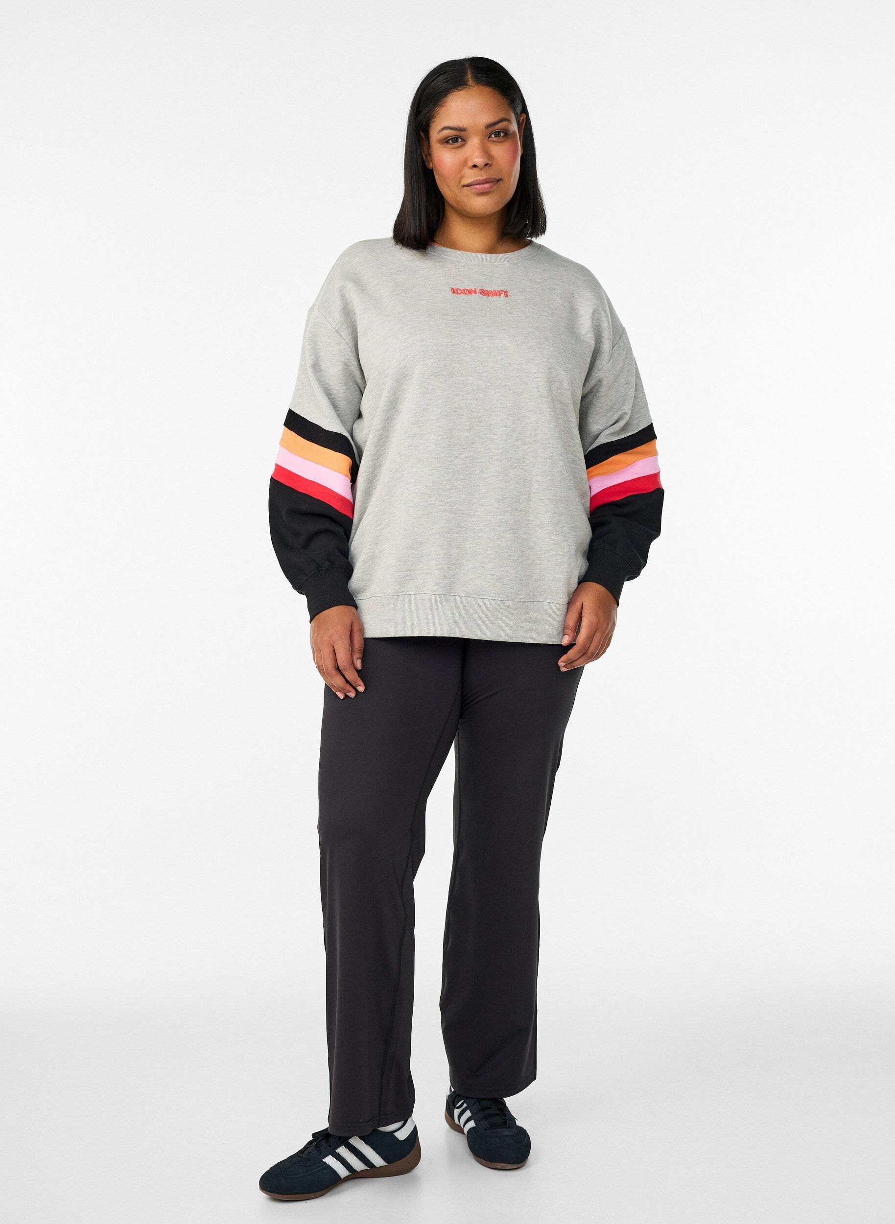 ZizziLockeres Sweatshirt mit Kontrastdetails an den &Auml;rmeln, Grau, Model image number 1