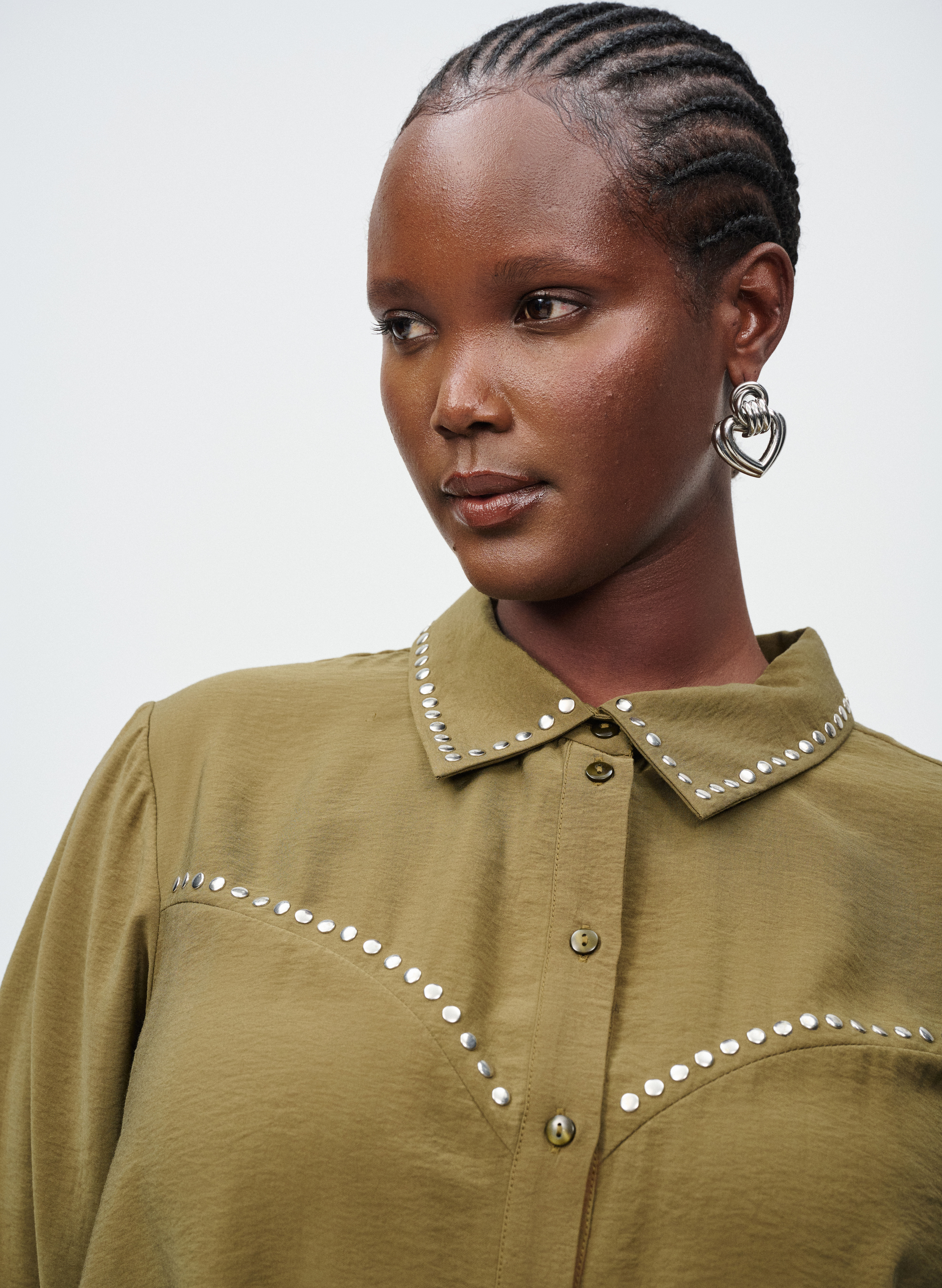 Zizzi Gr&uuml;nes Hemd mit Nieten, , Model