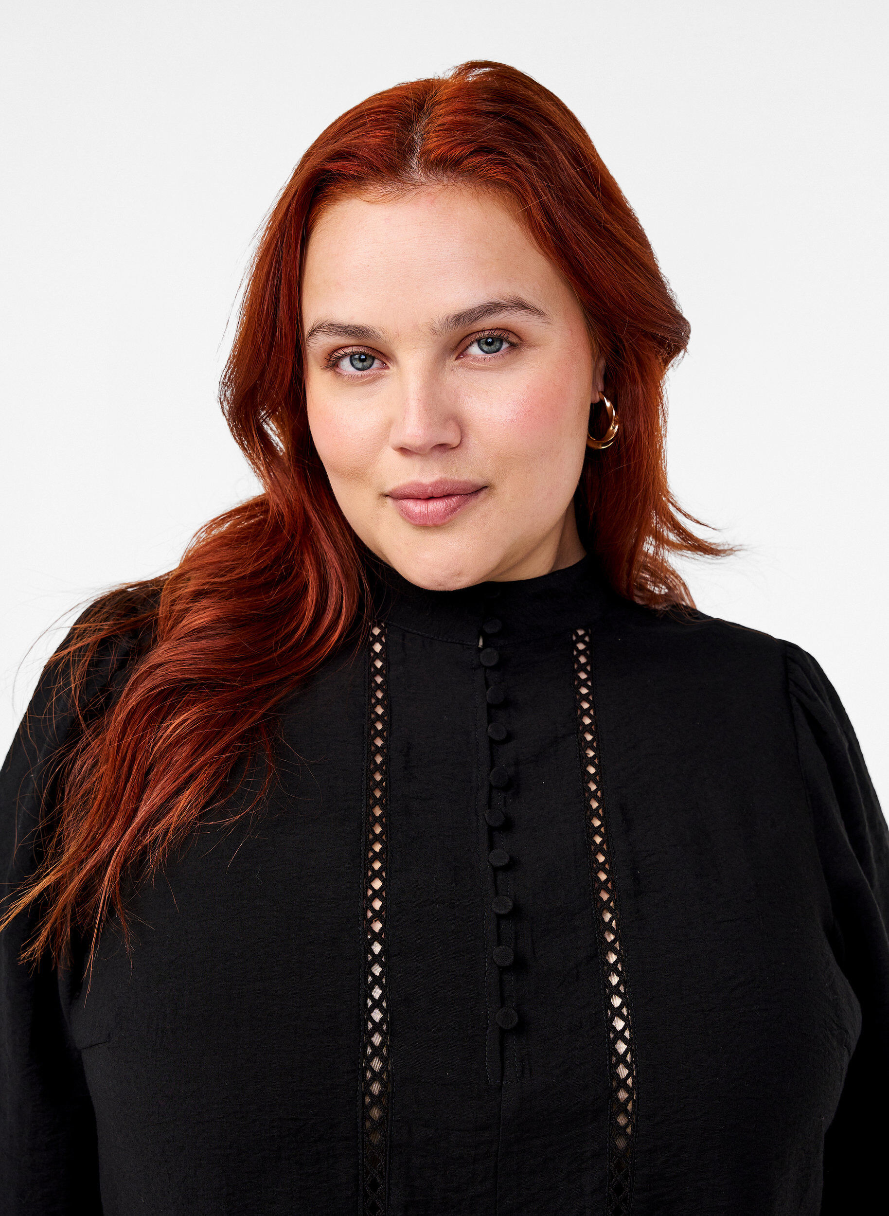 Zizzi Knielanges Kleid mit Stickerei und 3/4-&Auml;rmeln, Black, Model image number 2