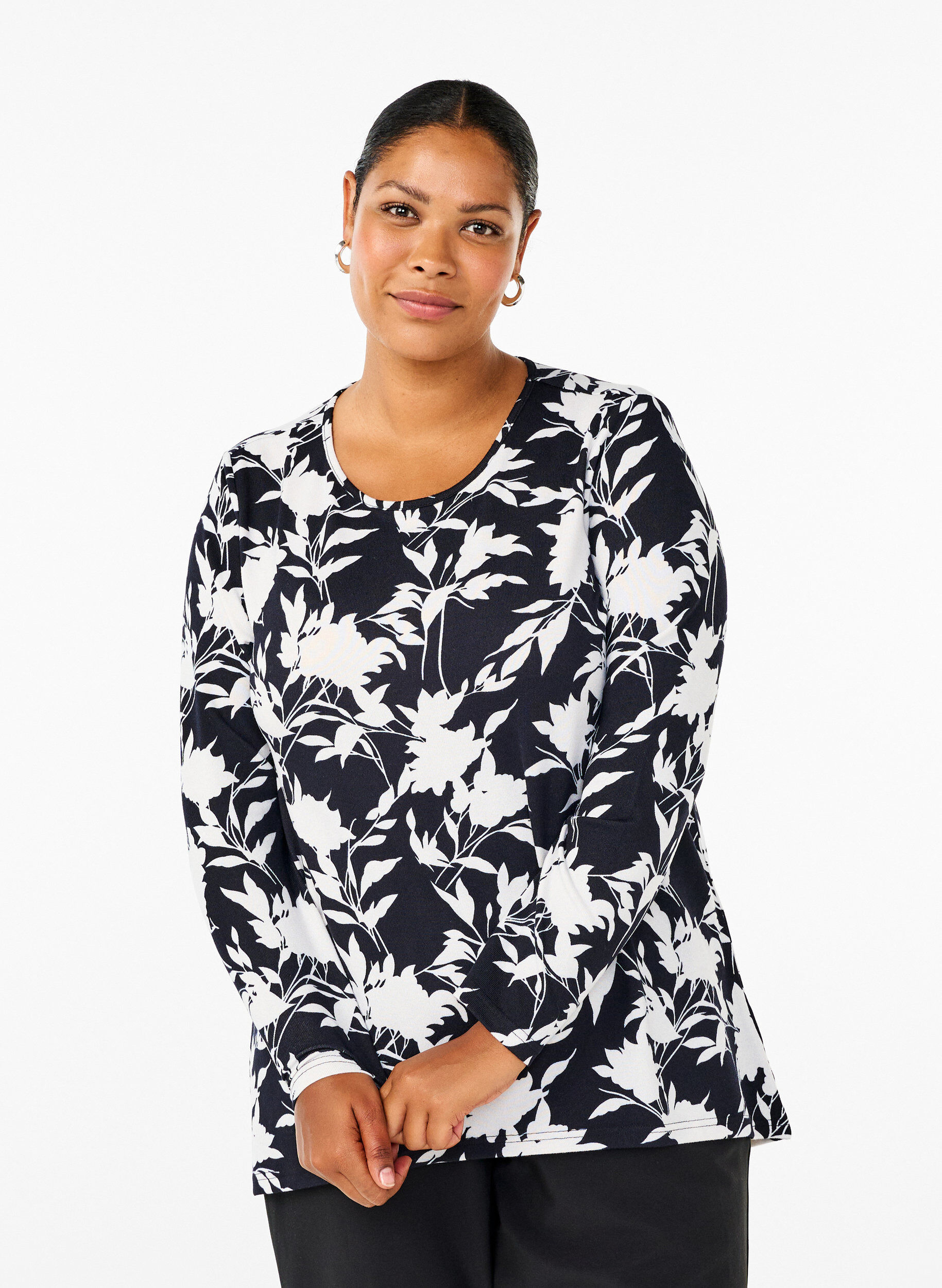 Zizzi  Bluse mit Blumenmuster und langen &Auml;rmeln, Blau, Model image number 0