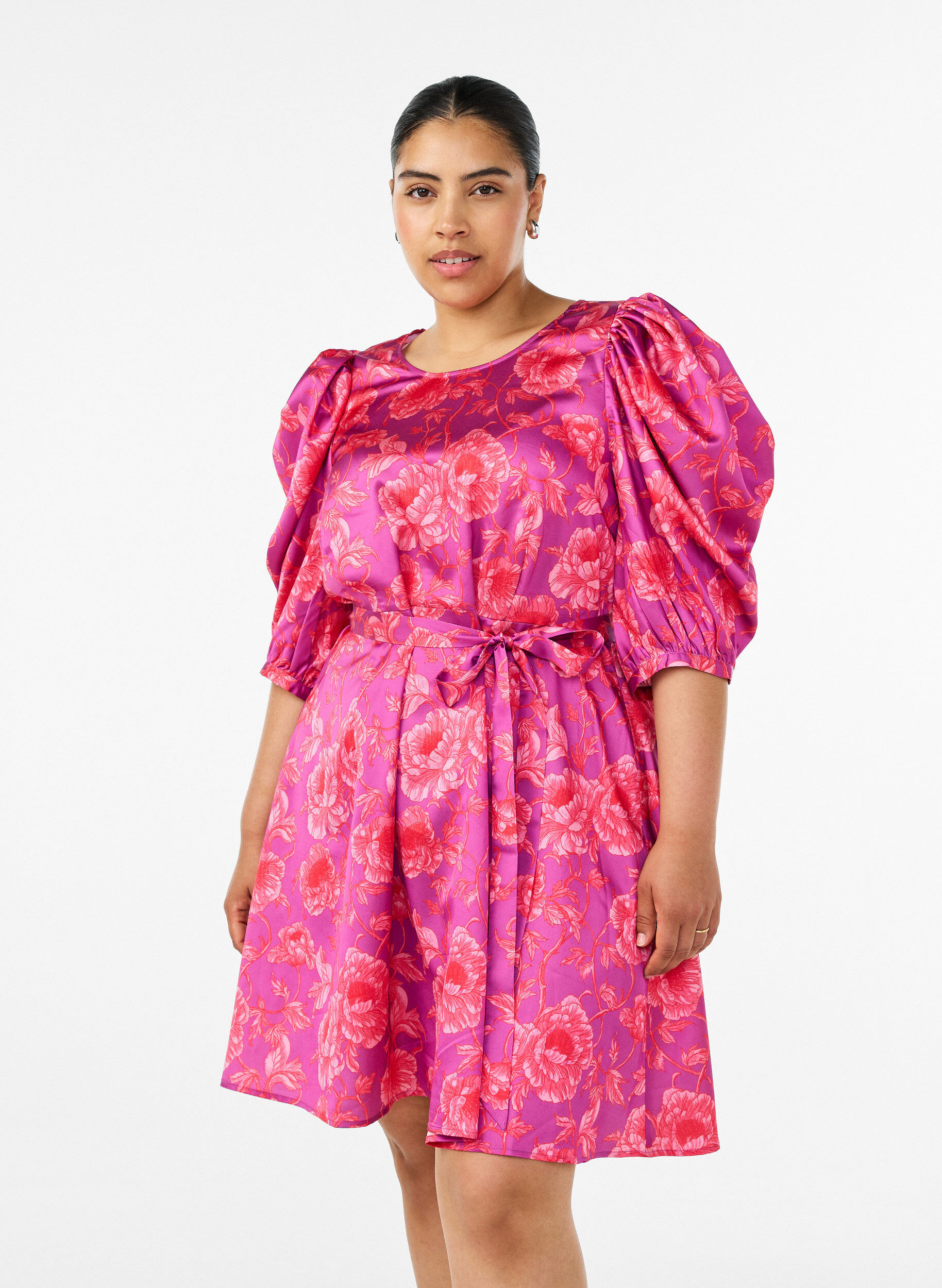 ZizziGebl&uuml;mtes Kleid mit Puff&auml;rmeln und Bindeg&uuml;rtel, Pink, Model image number 0