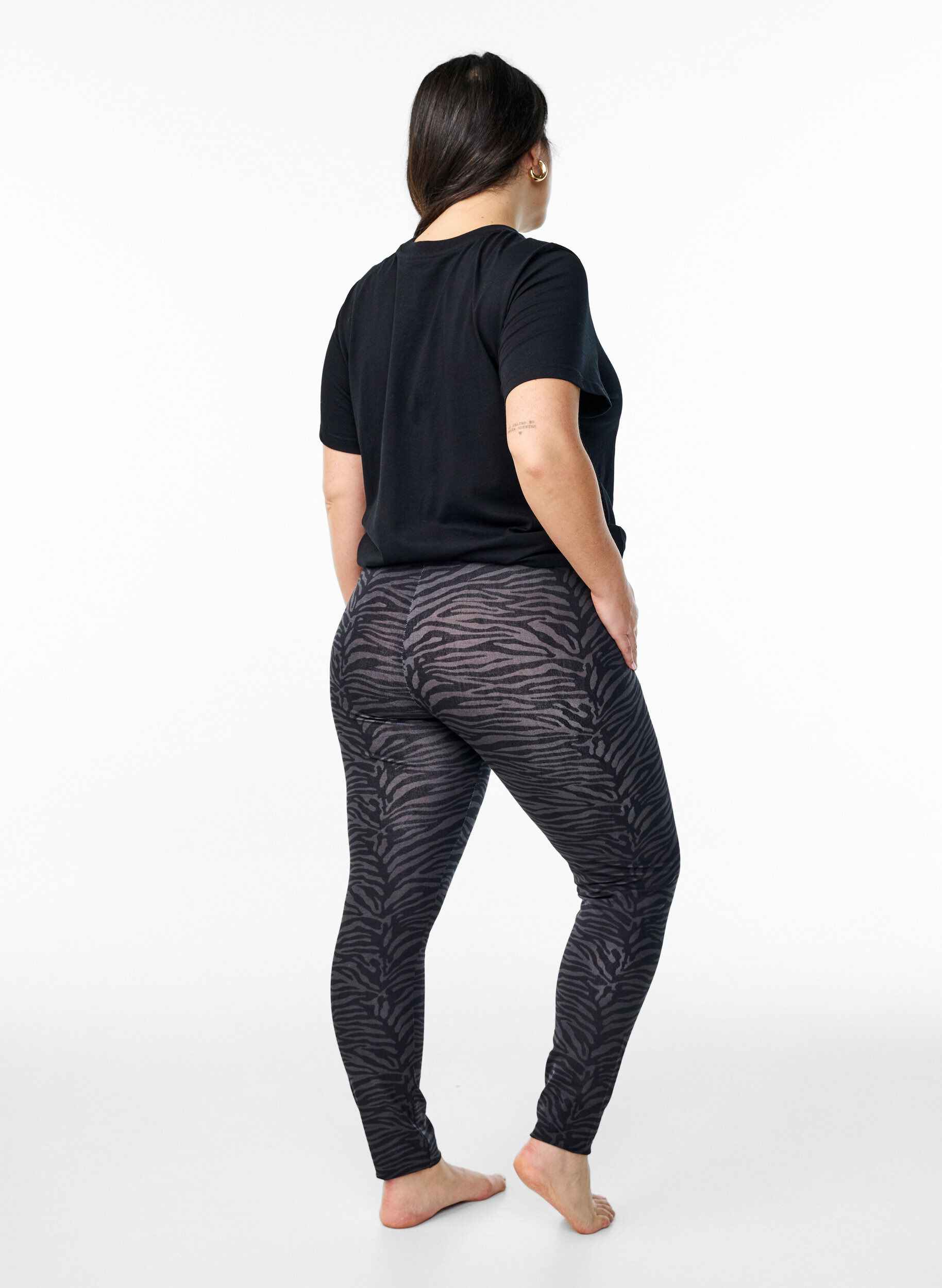 Zizzi Viskose Leggings mit Druck, Schwarz, Model image number 2