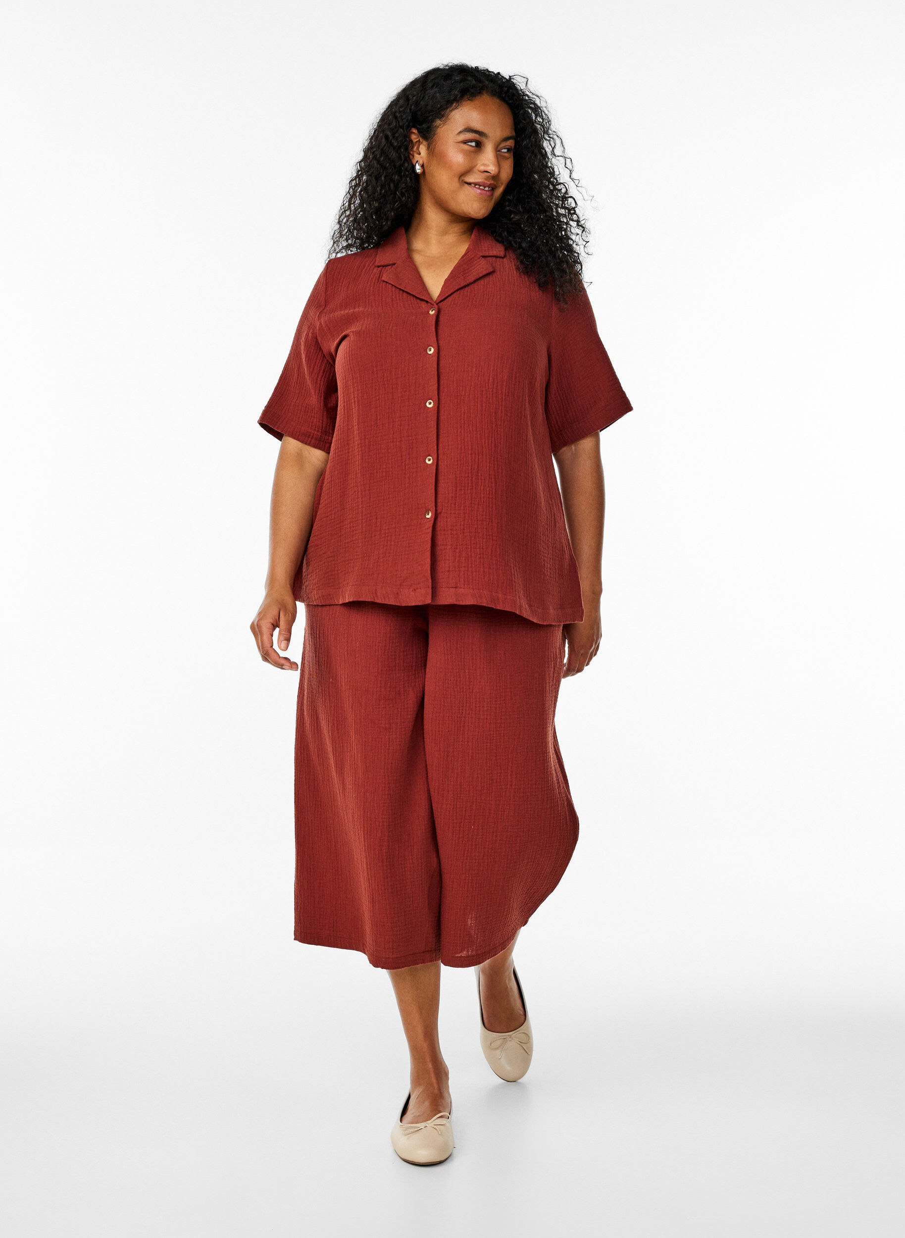 Zizzi Culotte-Hose aus Baumwollmusselin mit hohem Bund., Rot, Model image number 0