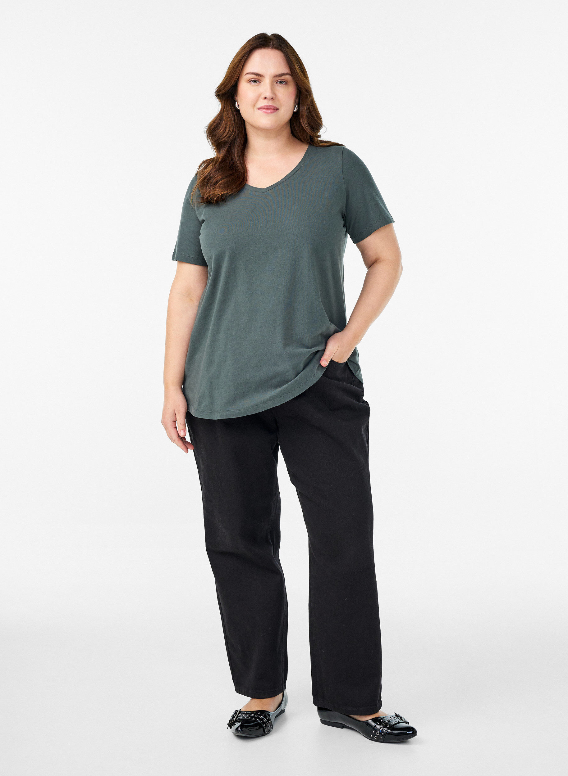 Zizzi Einfarbiges Basic-T-Shirt aus Baumwolle, Gr&uuml;n, Model image number 1