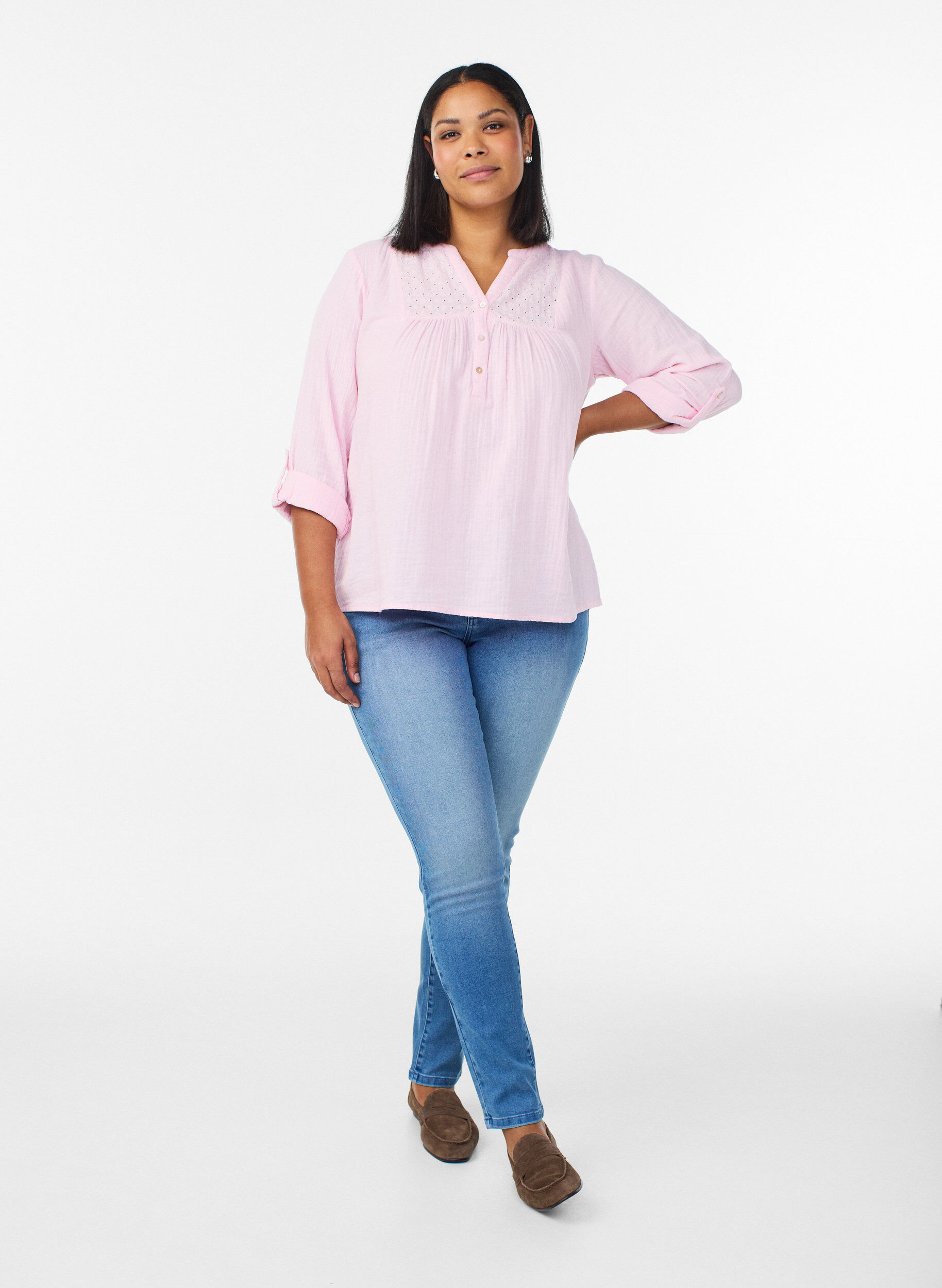 Zizzi Slim Fit Emily Jeans mit normaler Taillenh&ouml;he, Blau, Model image number 0