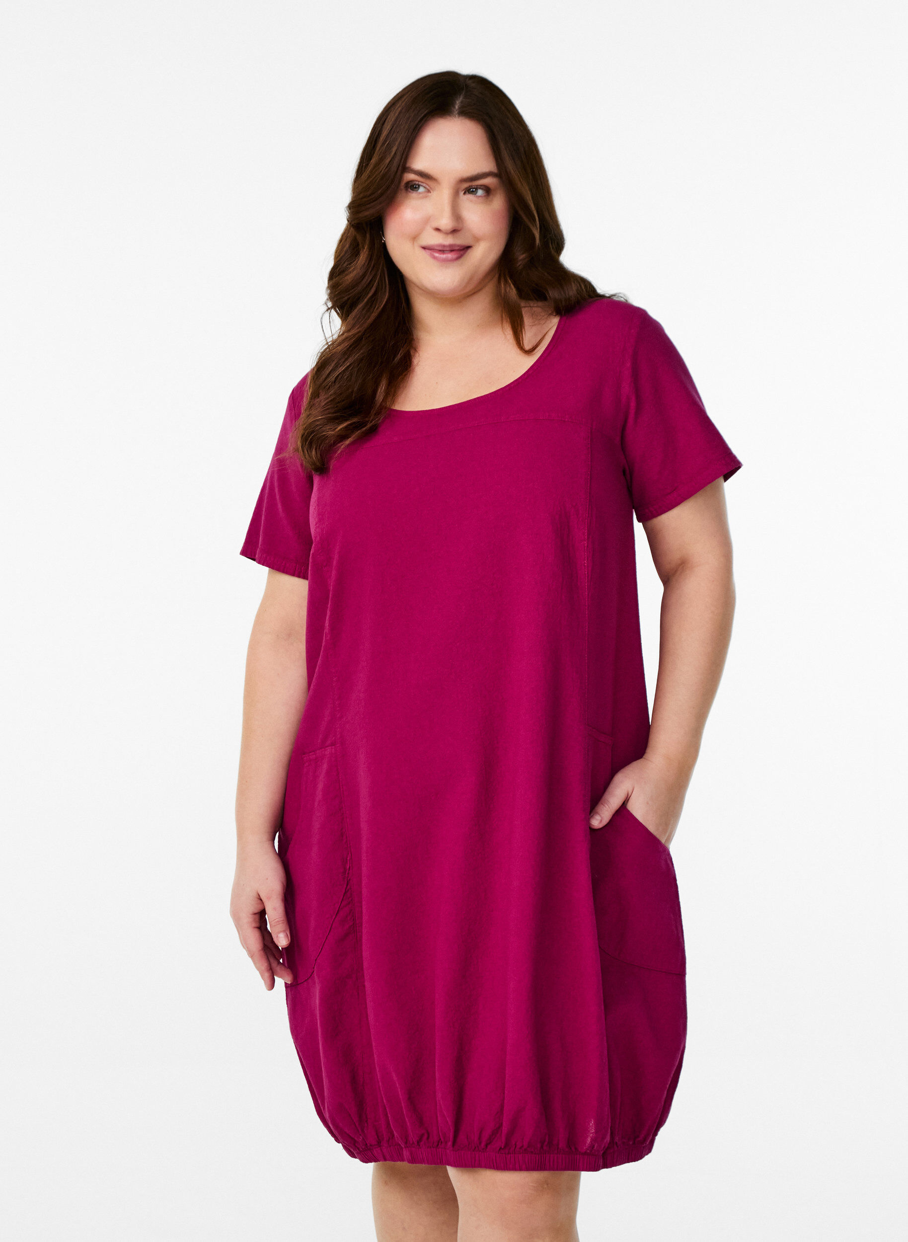 Baumwollkleid mit kurzen &Auml;rmeln, Rot, Model