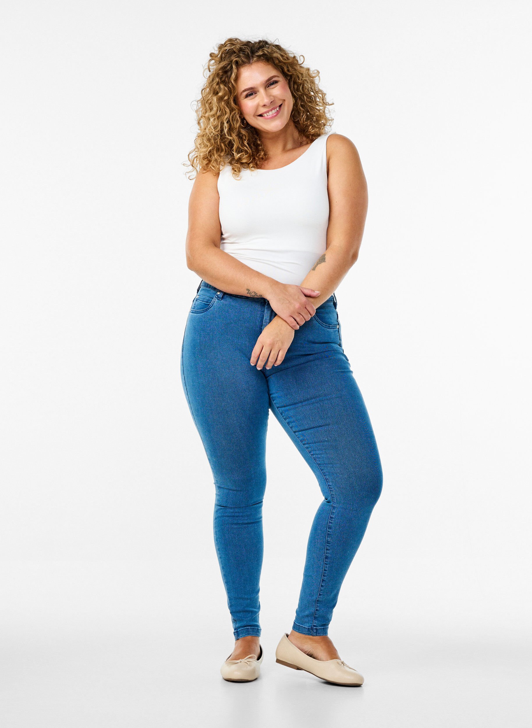 Zizzi Hochtaillierte Super Slim Amy Jeans, Blau, Model image number 0