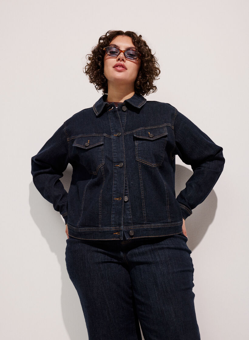 Dunkler Denim mit Attit&uuml;de, , Model