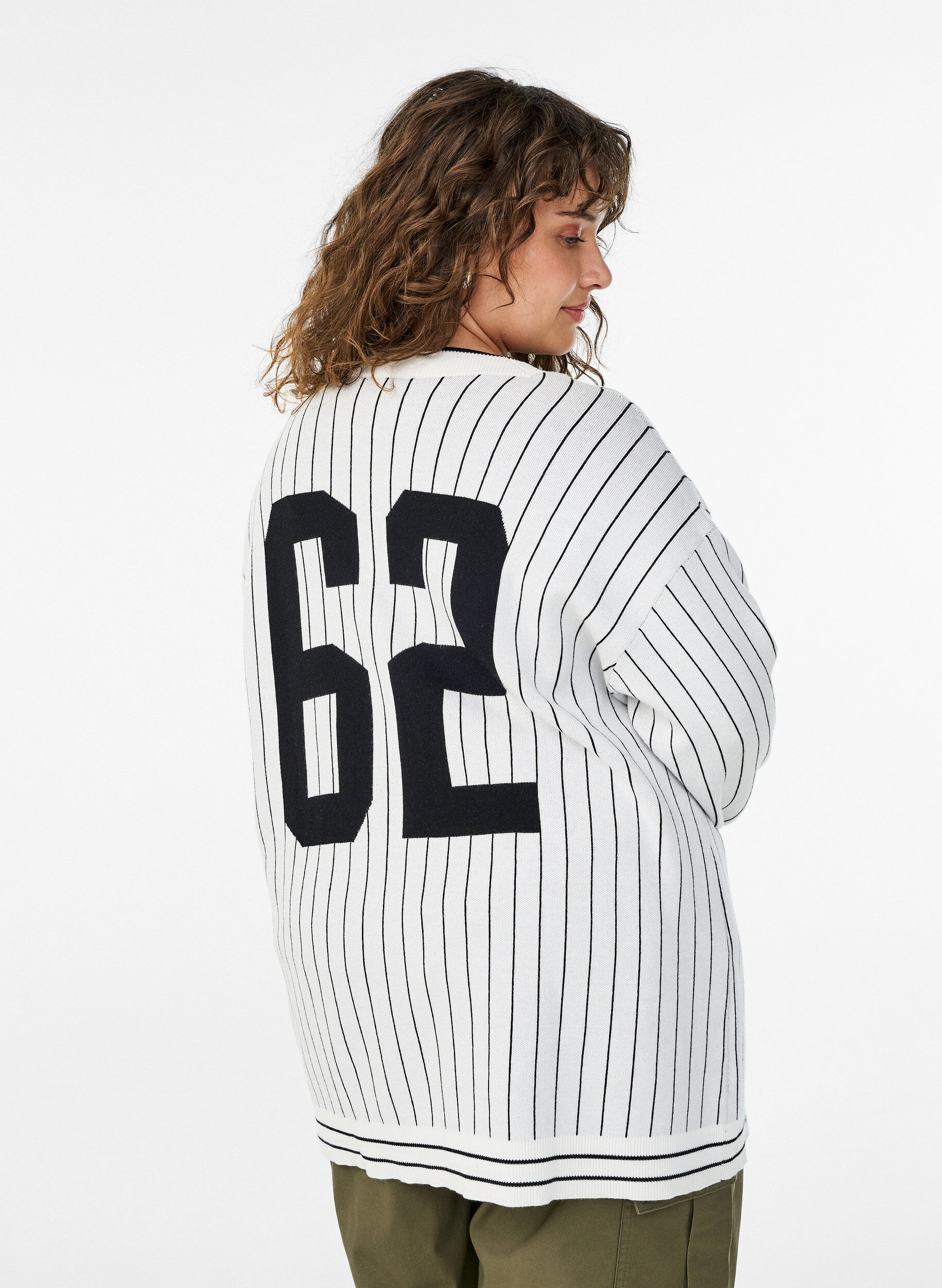 Zizzi Strickjacke mit Streifen und Motiv auf dem R&uuml;cken, Wei&szlig;, Model image number 2