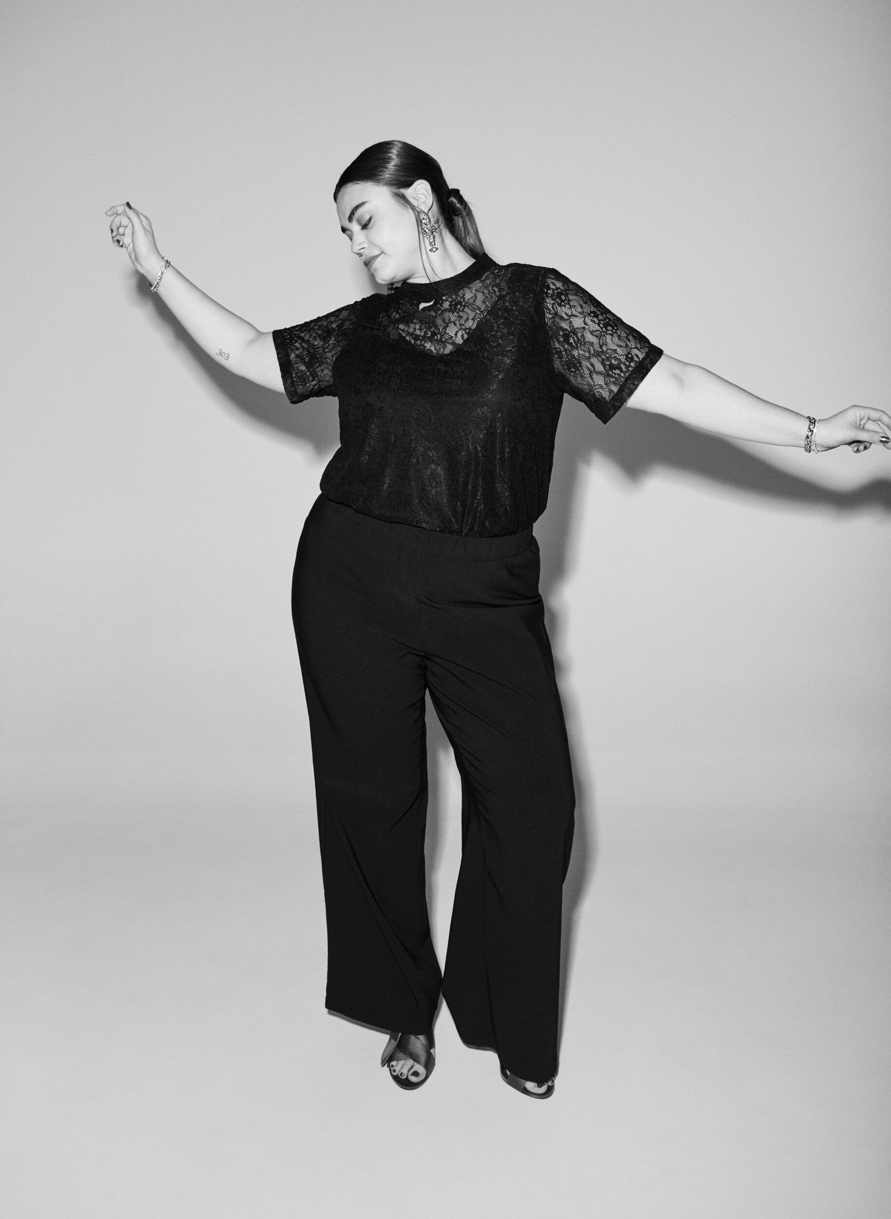 Zizzi Weit geschnittene Hose mit elastischem Bund, Schwarz, Image image number 0