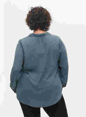 Hemdbluse mit Knopfverschluss und V-Ausschnitt, Balsam Green, Model image number 1