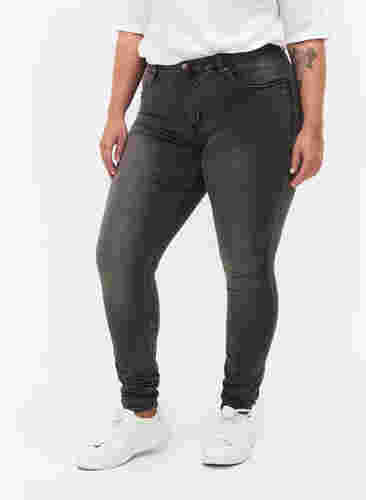 Super Slim Amy Jeans mit hoher Taille, Dark Grey Denim, Model image number 2