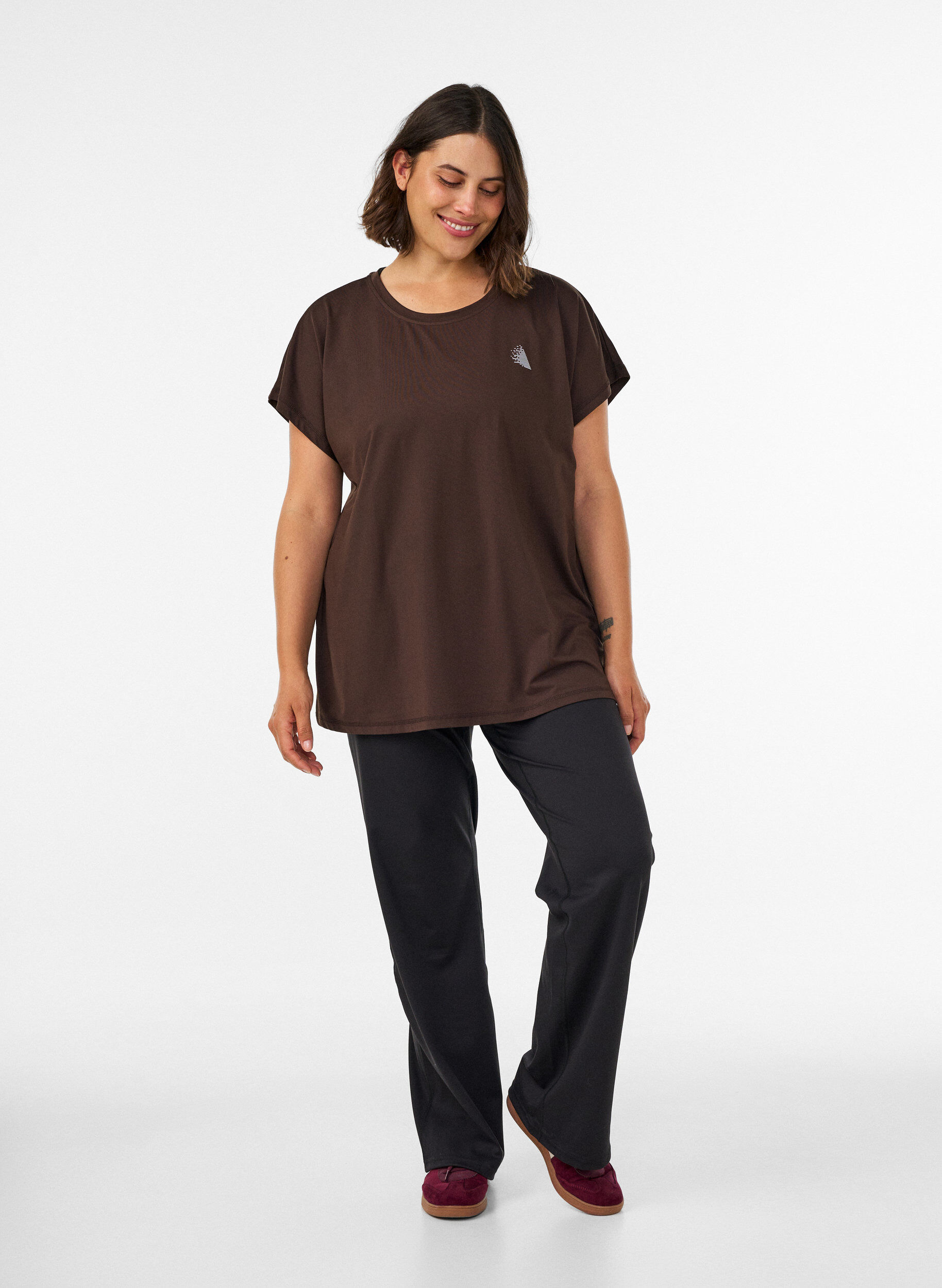 ZizziEinfarbiges Trainings-T-Shirt, Braun, Model image number 1