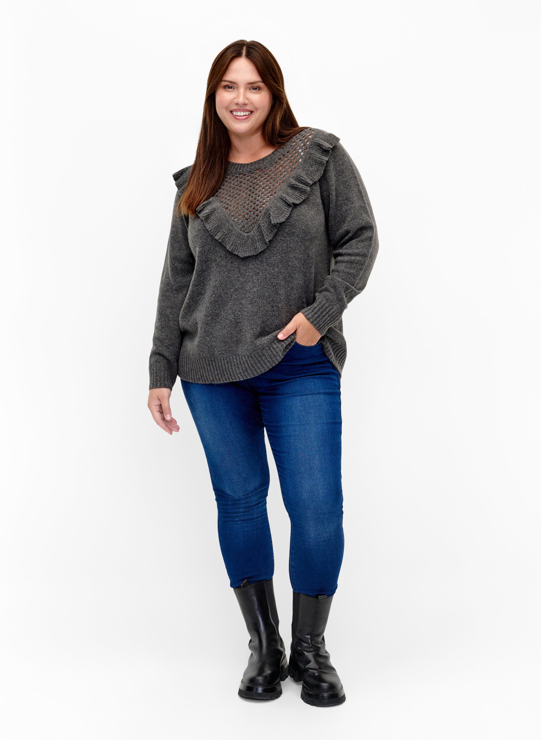 Zizzi Gestrickter Wollpullover mit R&uuml;schendetail, Dark Grey Melange, Model image number 2