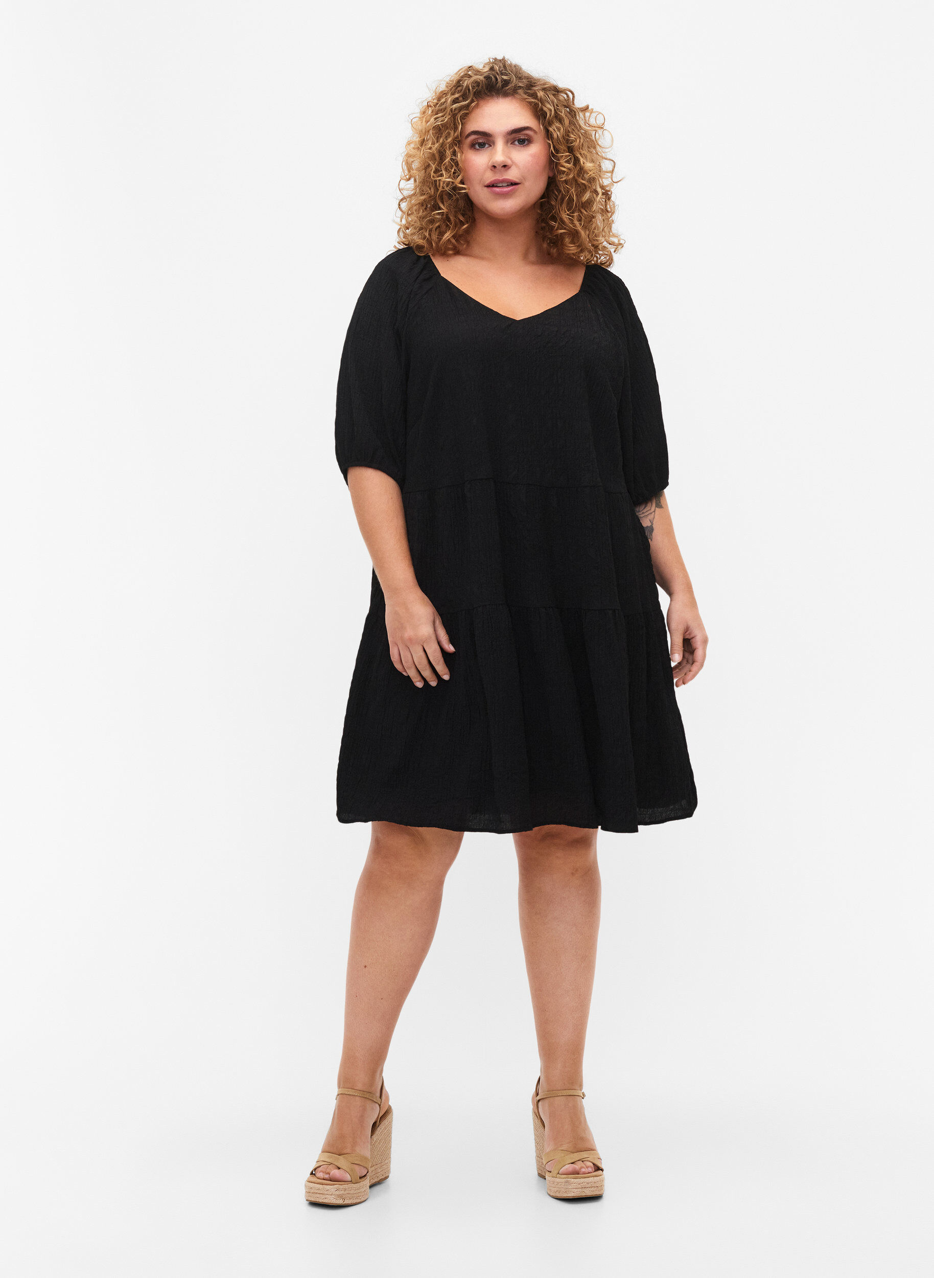 Zizzi A-f&ouml;rmiges kurzes Kleid mit V-Ausschnitt, Black, Model image number 2
