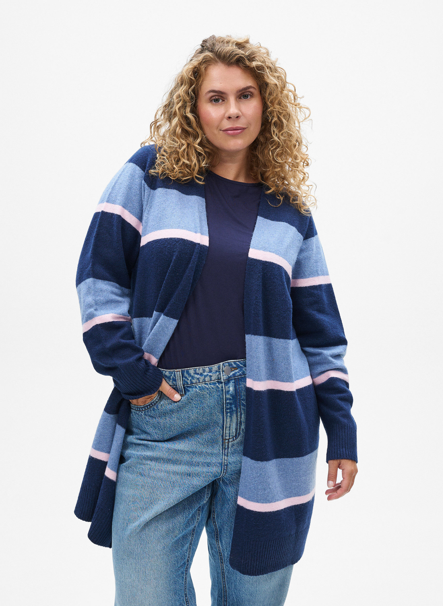 Zizzi Lange Strickjacke mit breiten Streifen, Blau, Model image number 0