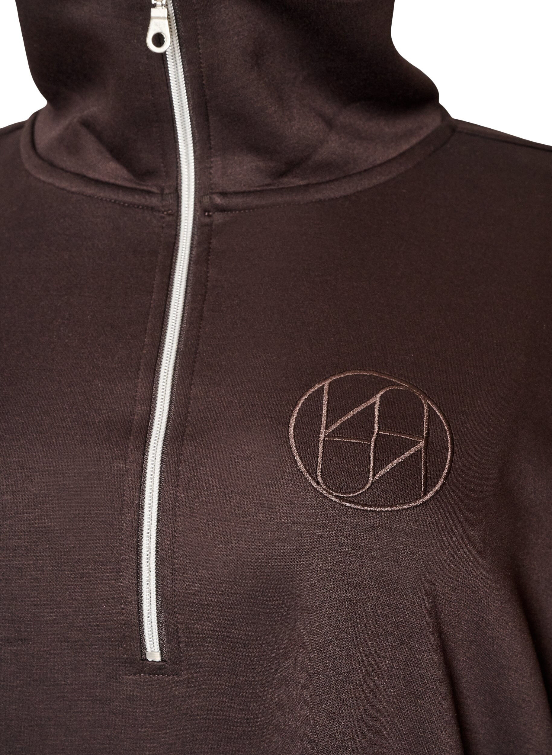 ZizziSportliches Sweatkleid mit hohem Kragen und Rei&szlig;verschluss, Braun, Packshot image number 2