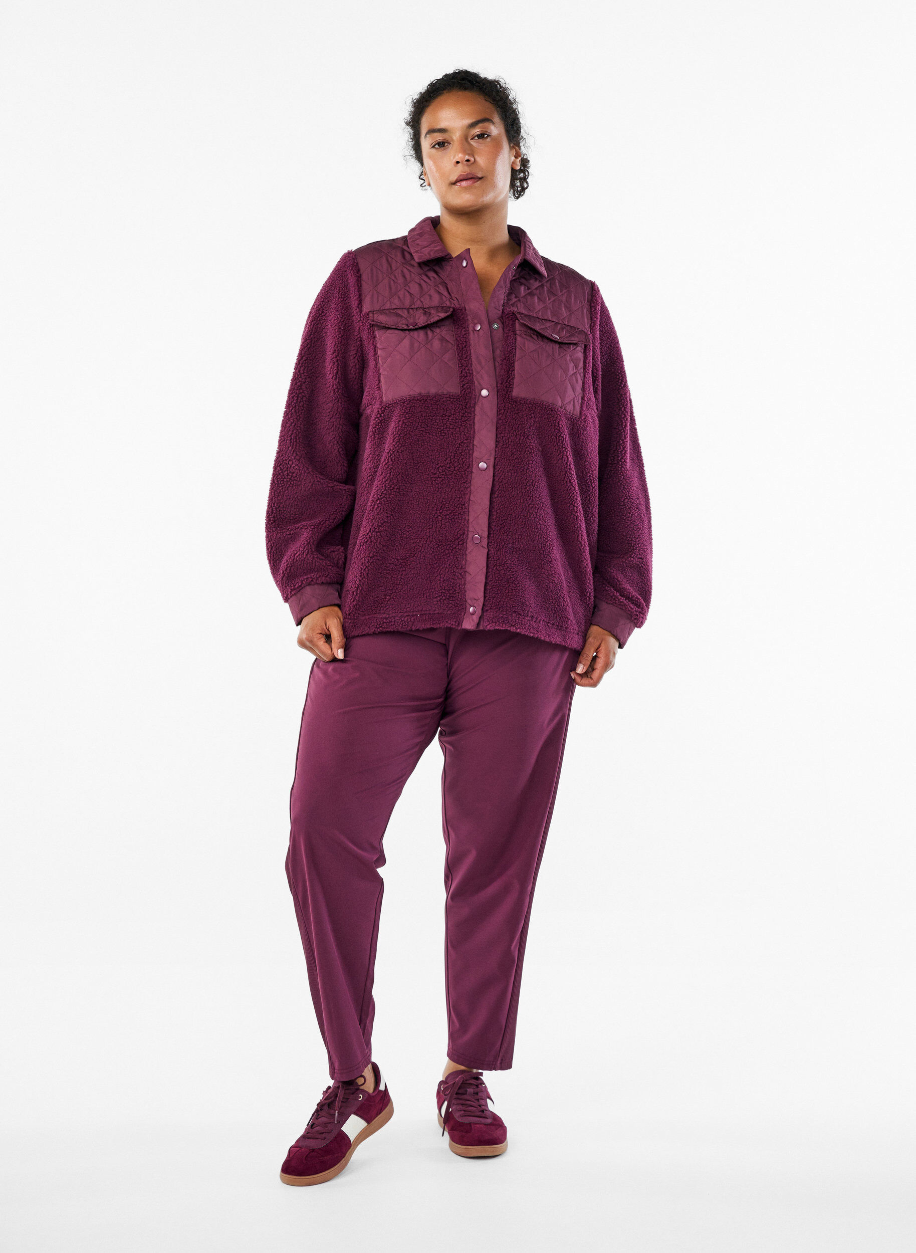 Leichte Trainingshose mit Taschen, Rot, Model