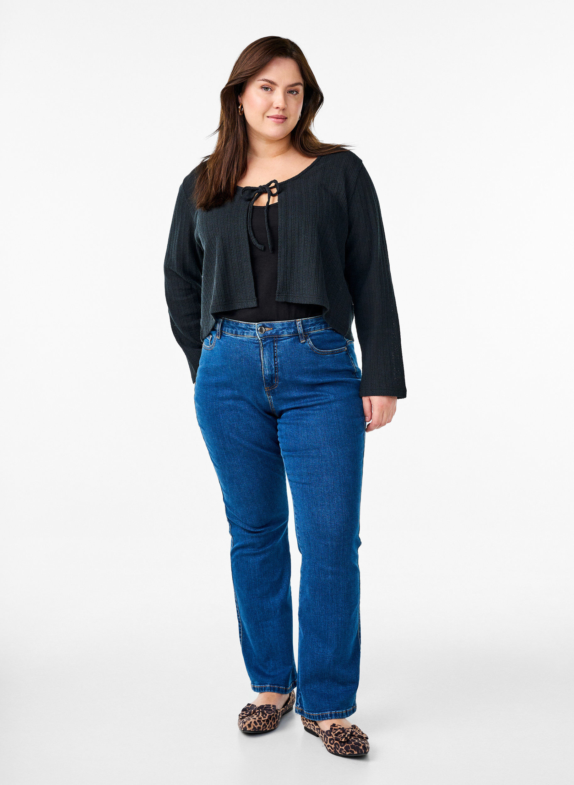 Zizzi Strickjacke aus Jersey mit Struktur und Bindedetail vorne, Schwarz, Model image number 1