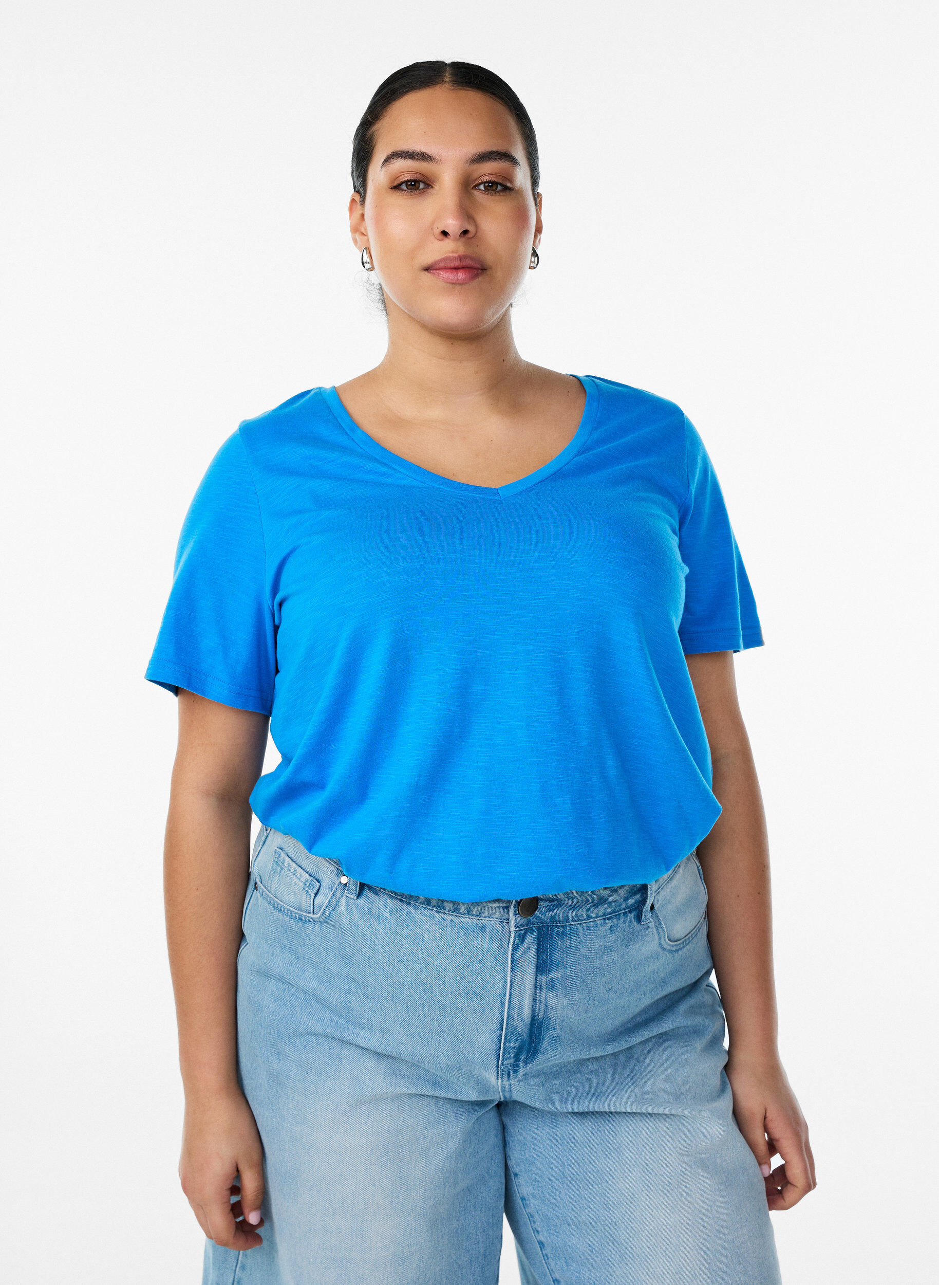 Zizzi Kurz&auml;rmeliges Basic T-Shirt mit V-Ausschnitt, Blau, Model image number 0