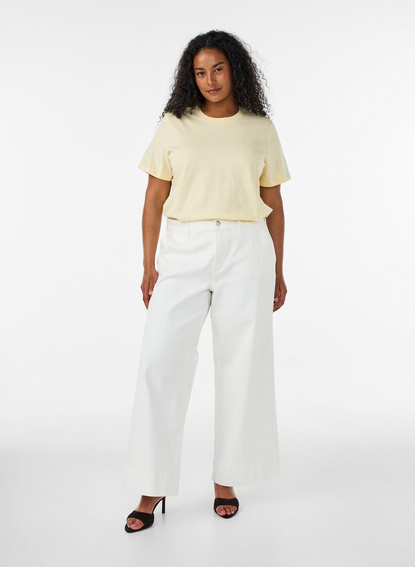 Basic T-Shirt aus Baumwolle mit Rundhalsausschnitt, Gelb, Model image number 1