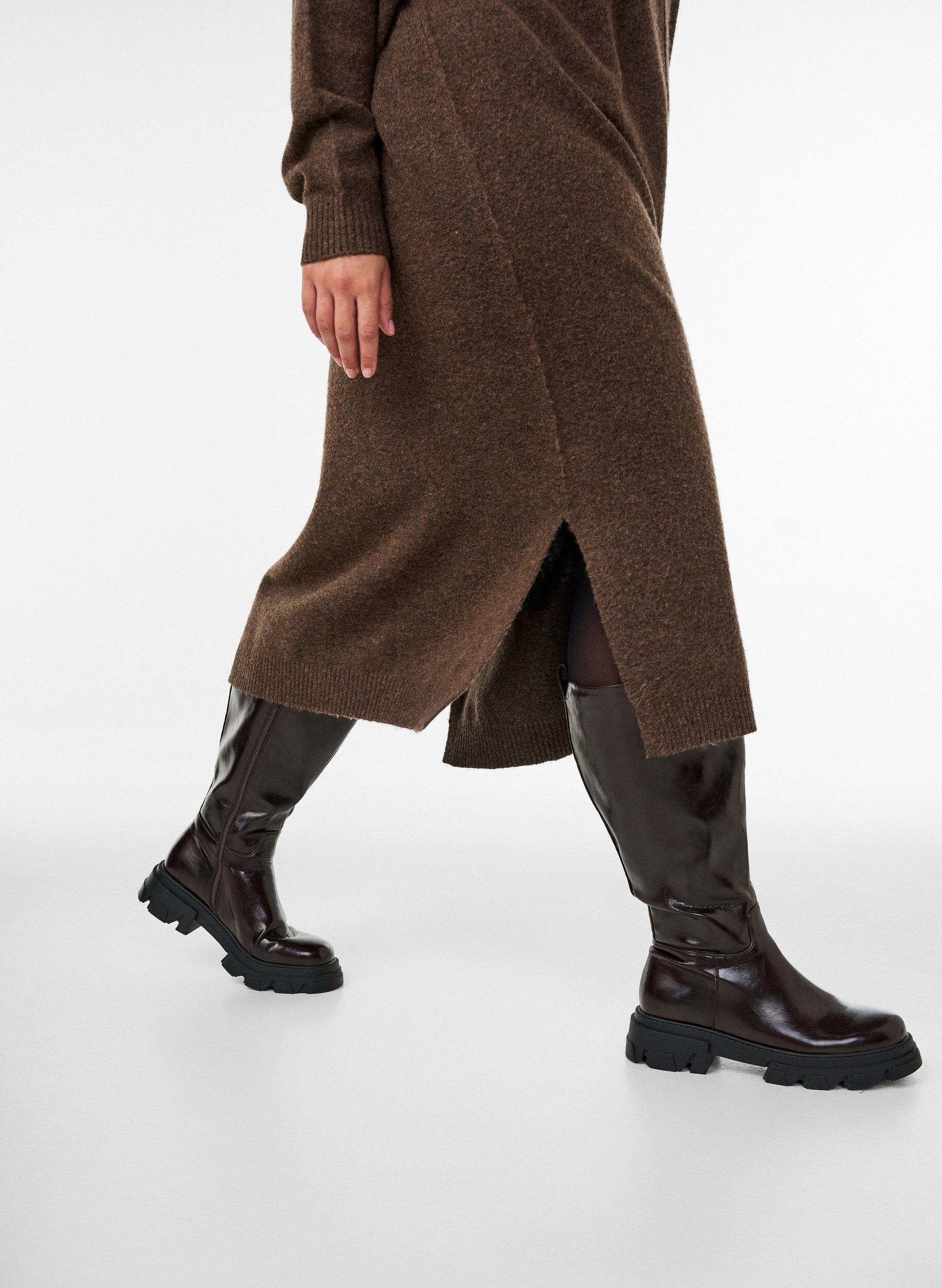 ZizziStrickkleid mit Rollkragen und Schlitzen, Braun, Model image number 2