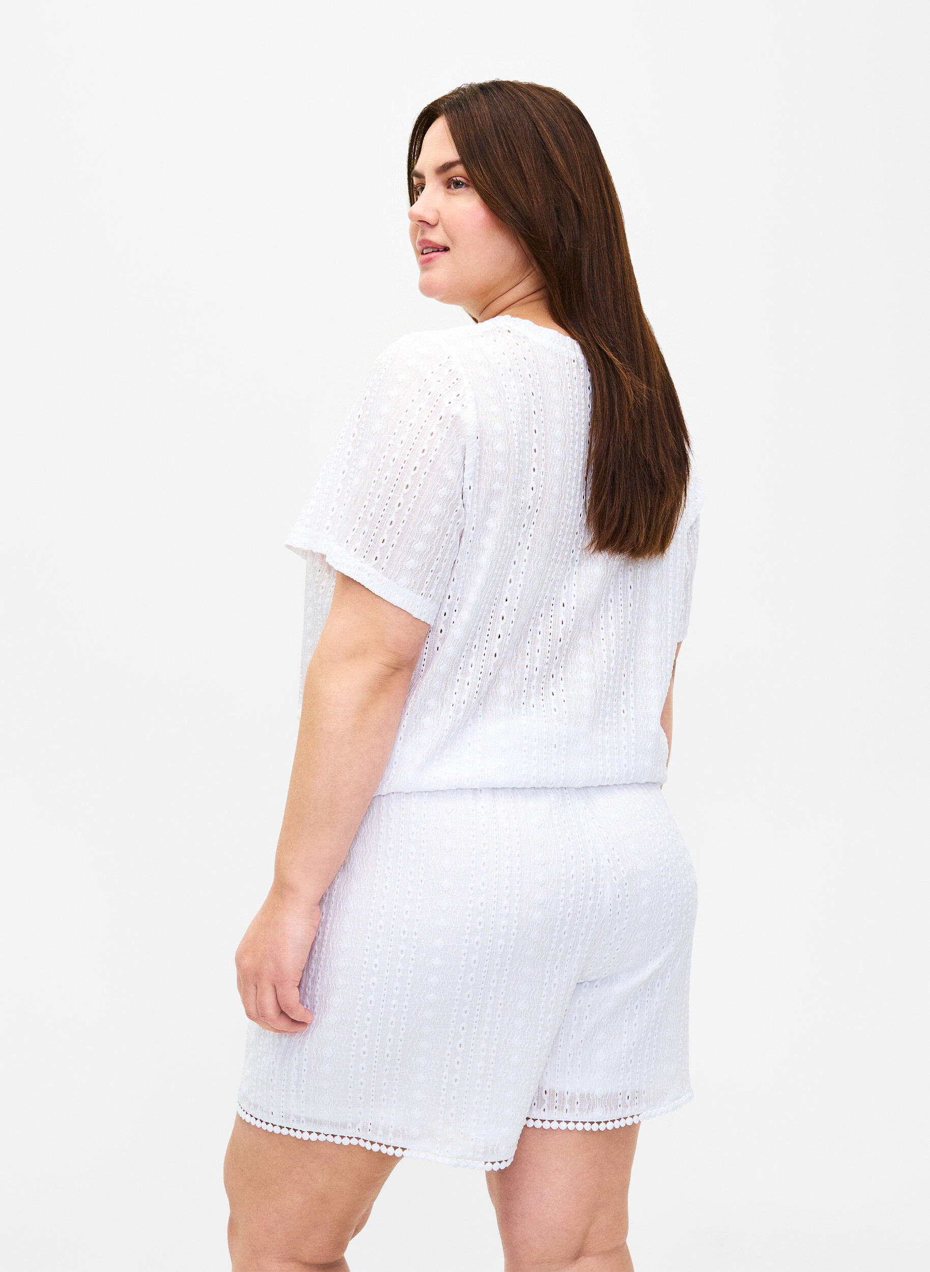 Zizzi Kurze Hosen mit Strukturmuster, Bright White, Model image number 1
