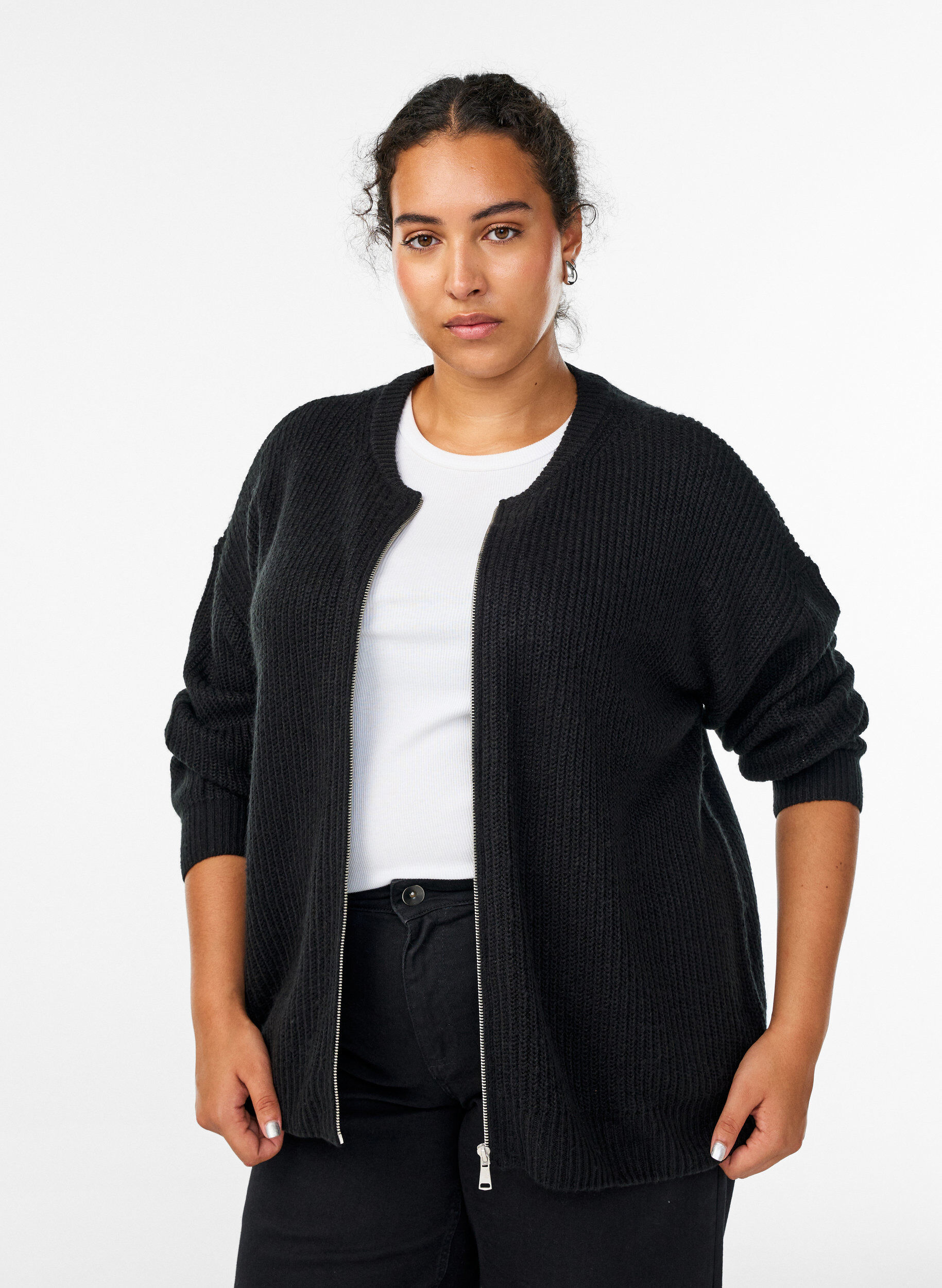 FLASH - Strickjacke mit Rei&szlig;verschluss, Schwarz, Model