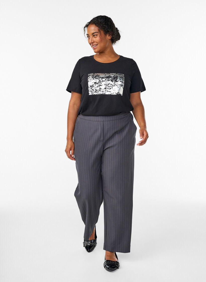 T-Shirt mit Print, Schwarz, Model image number 1