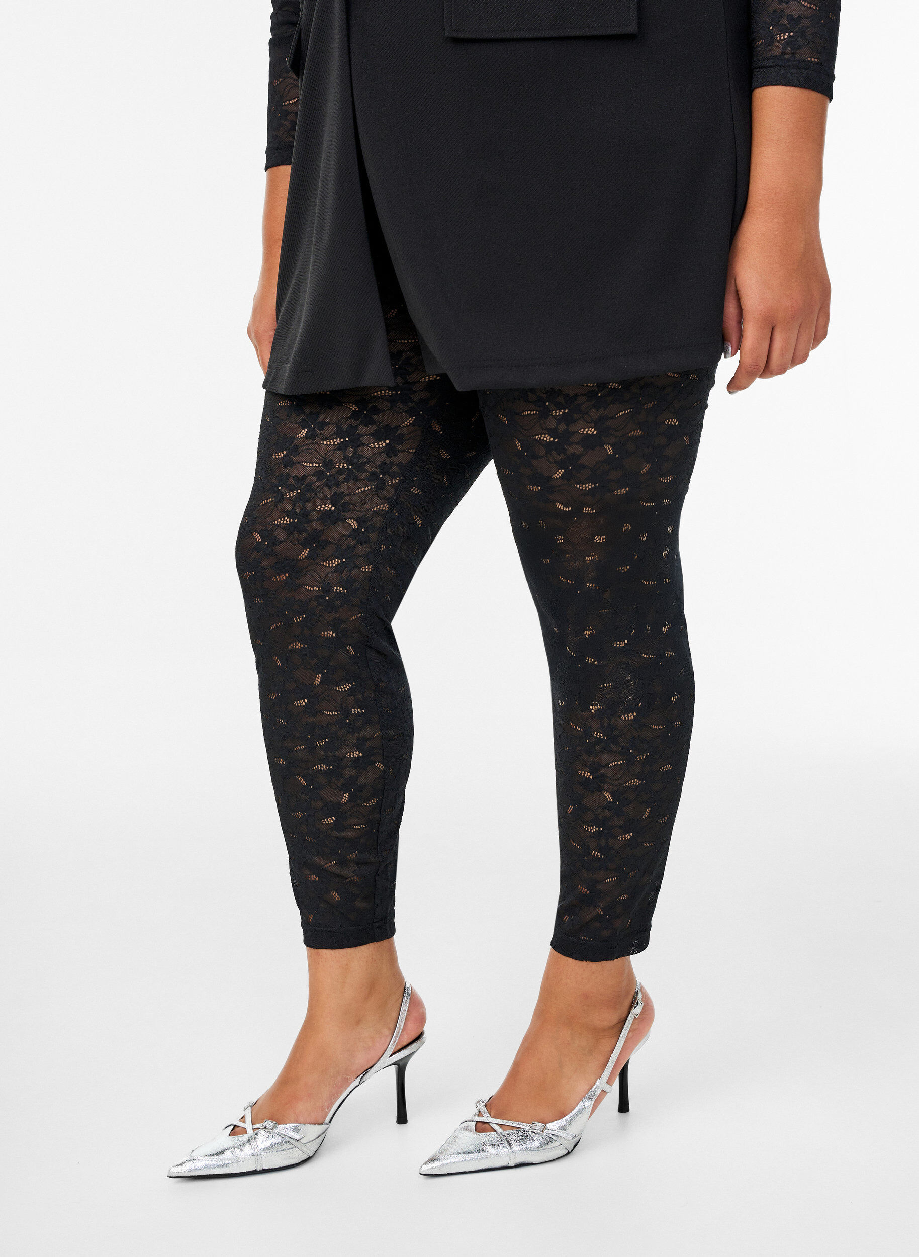 Zizzi Spitzenleggings mit hoher Taille, Schwarz, Model image number 2