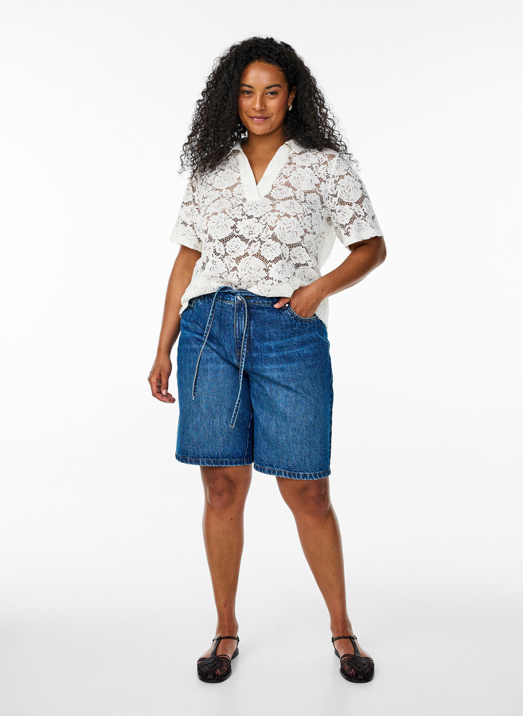 Zizzi Spitzenbluse mit Kragen und V-Ausschnitt, Vanille, Model image number 1