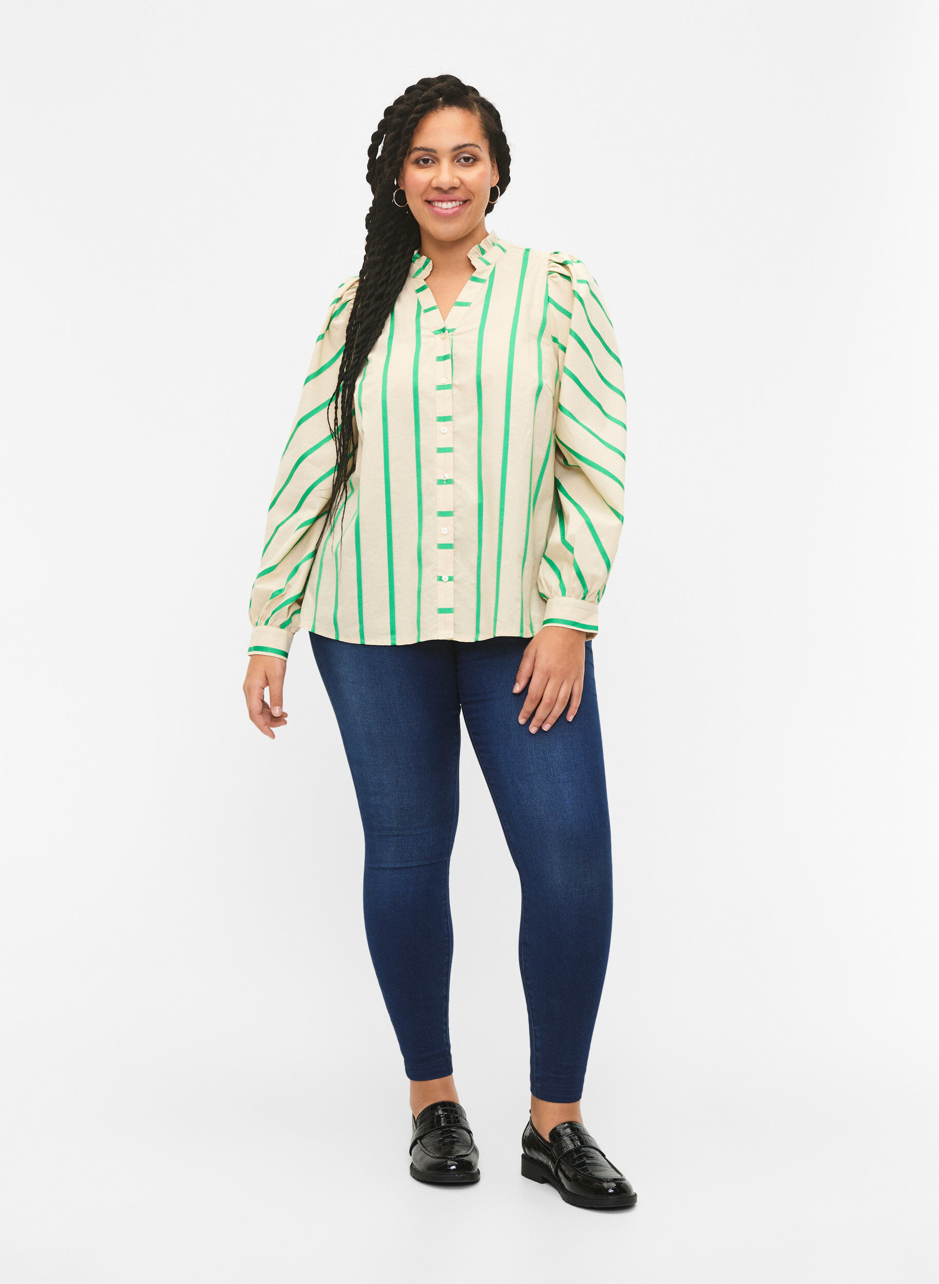 Zizzi Gestreifte Hemdbluse aus Baumwolle mit R&uuml;schenkragen, Beige Green Stripe, Model image number 2