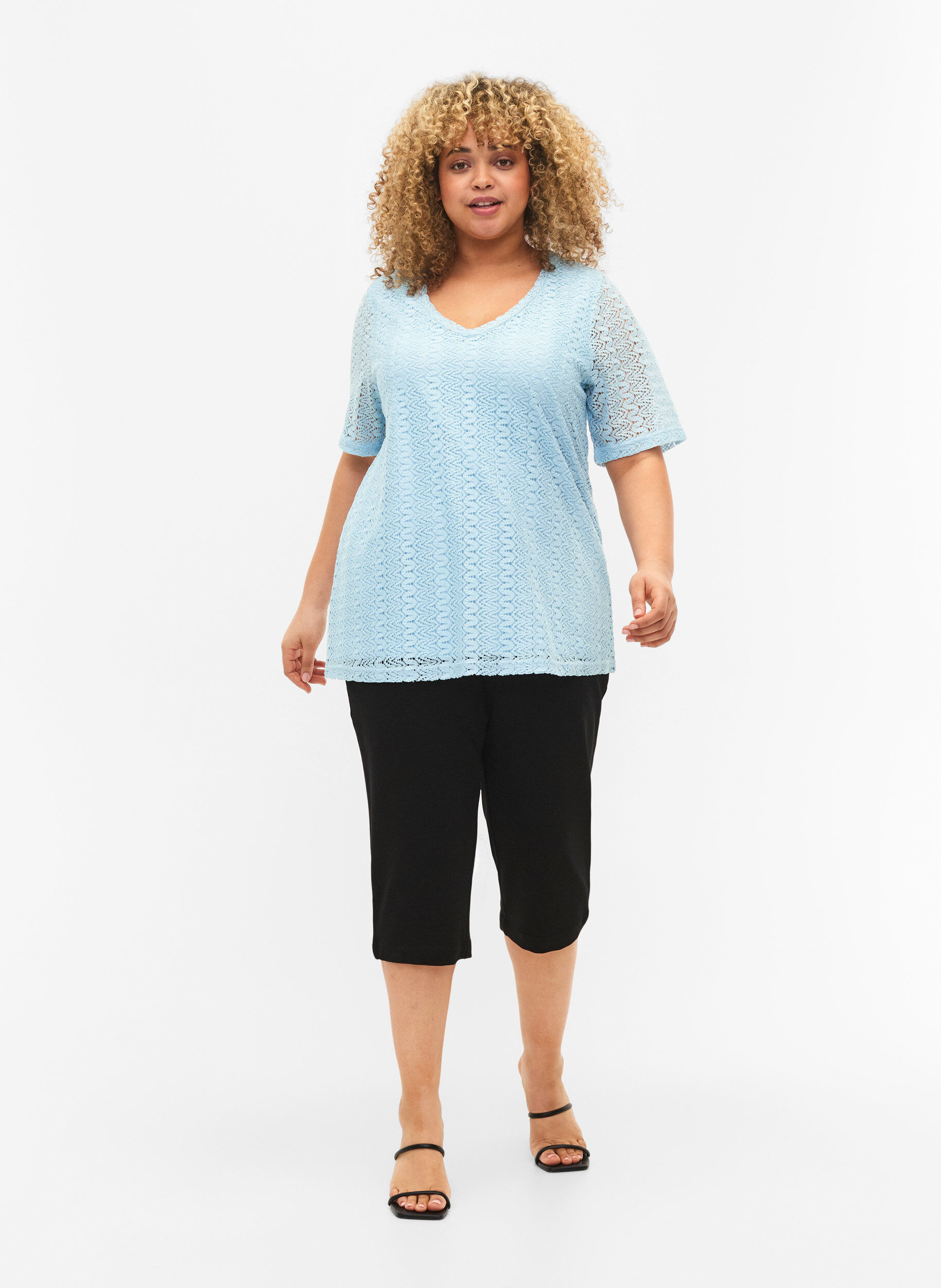 Zizzi Kurz&auml;rmelige Bluse aus Spitze mit V-Ausschnitt, Angel Falls, Model image number 2