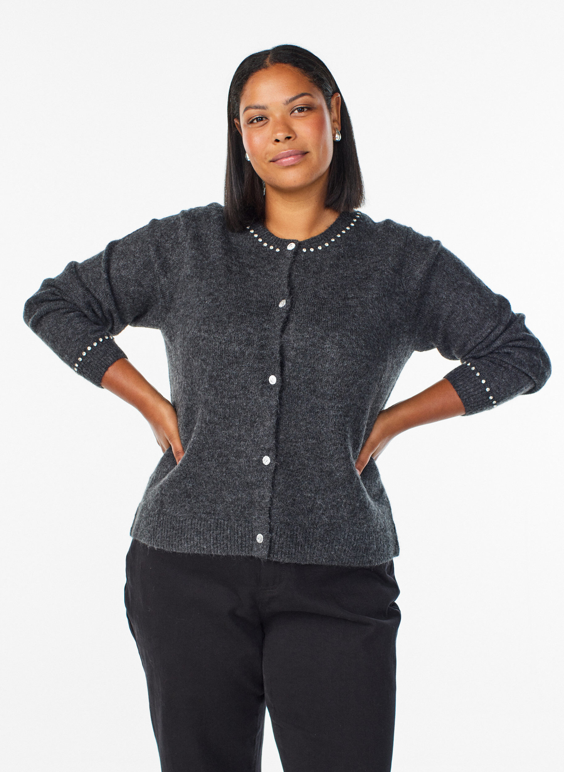 Zizzi Strickjacke mit Strasssteinen und Zierkn&ouml;pfen, Grau, Model image number 0