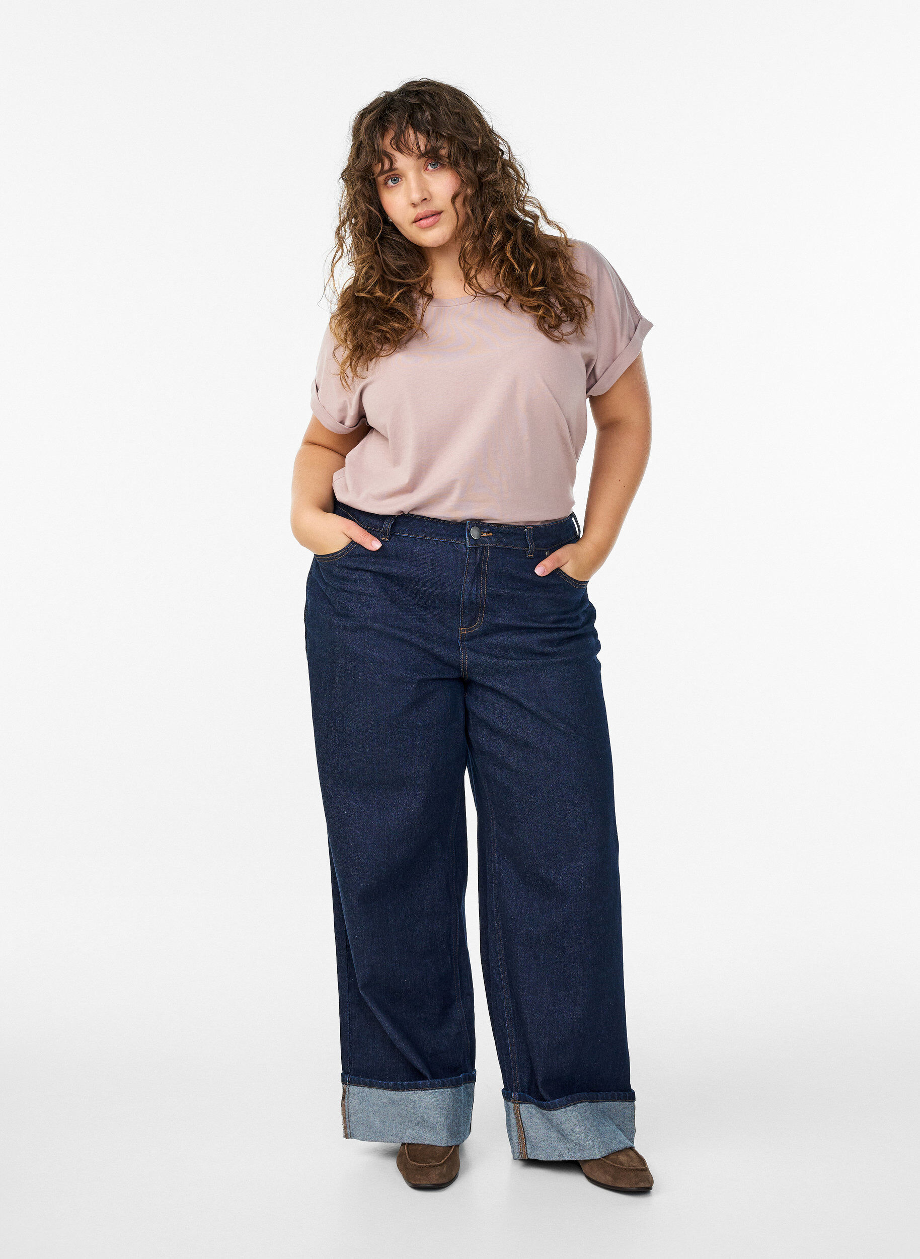Zizzi Straight-Fit-Jeans mit weitem Bein und Umschlag, Blau, Model image number 0