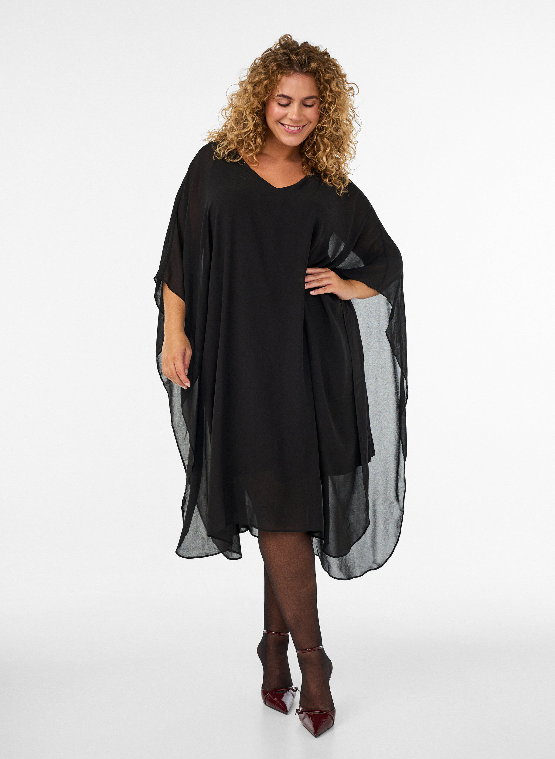 ZizziKurzes Chiffonkleid mit V-Ausschnitt, Schwarz, Model image number 0