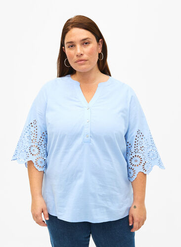 Hemdbluse mit Lochstickerei und 3/4-Ärmeln - Blau - Gr. 42-64 - Zizzi