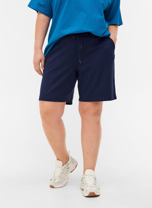 Einfarbige Shorts mit Taschen, Navy Blazer, Model image number 2