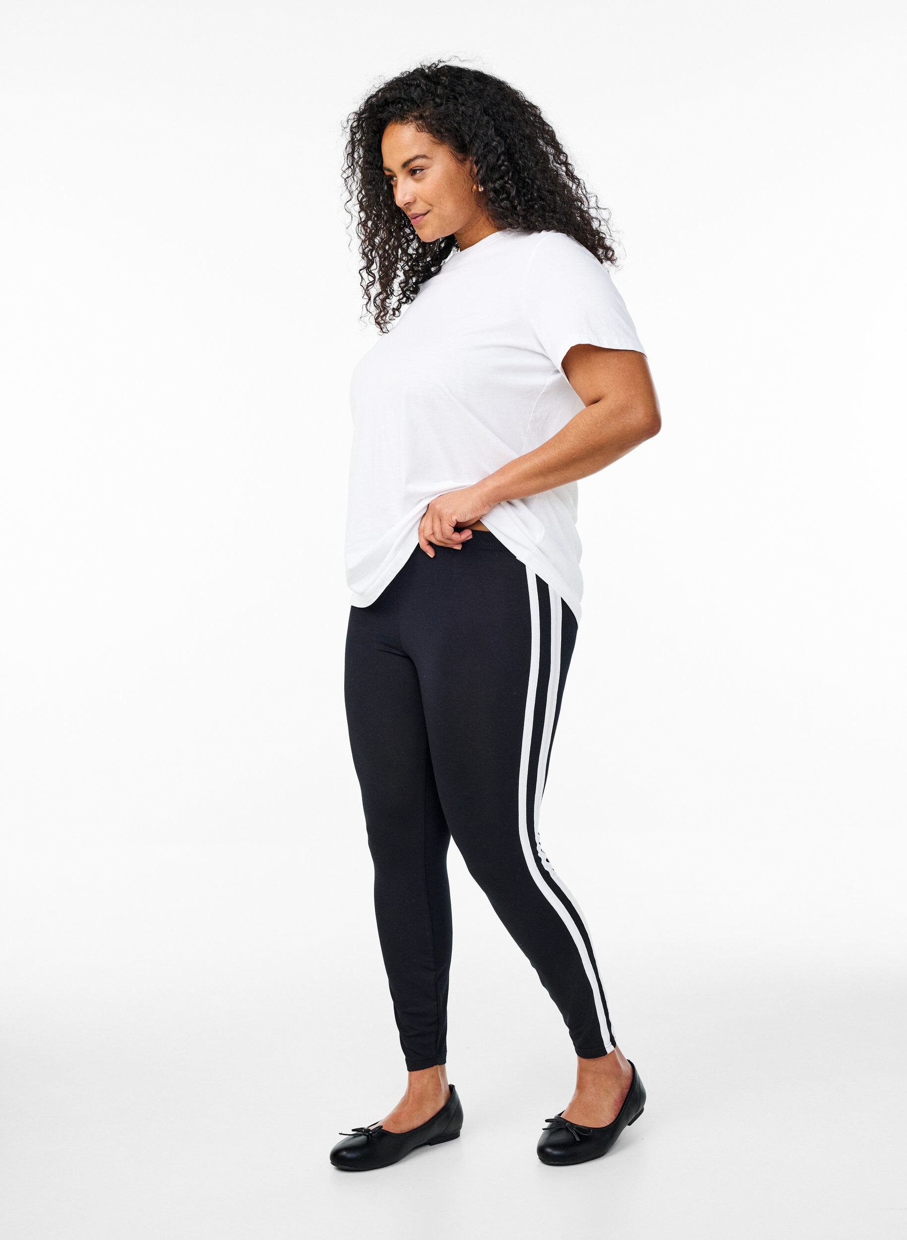 Zizzi Leggings aus Viskose mit Seitenstreifen, Black W. Stripe, Model image number 2