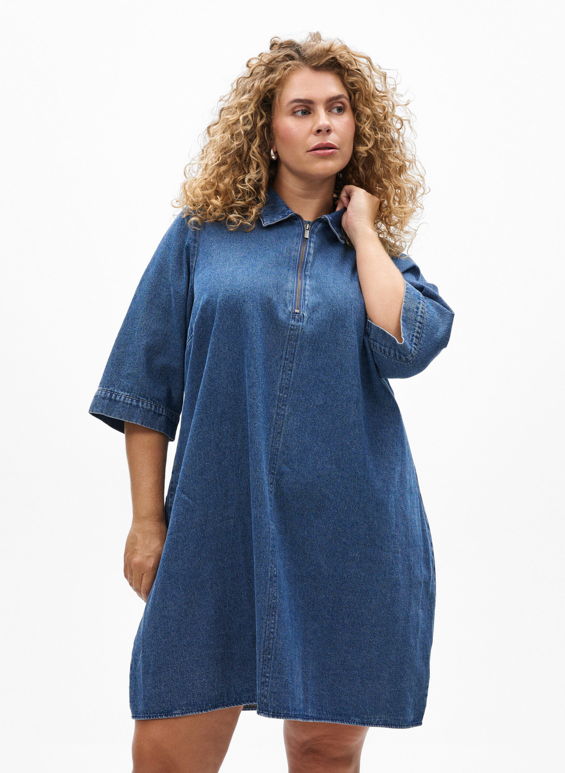 Kurzes Denim-Kleid mit Rei&szlig;verschluss und 3/4-&Auml;rmeln, Blau, Model
