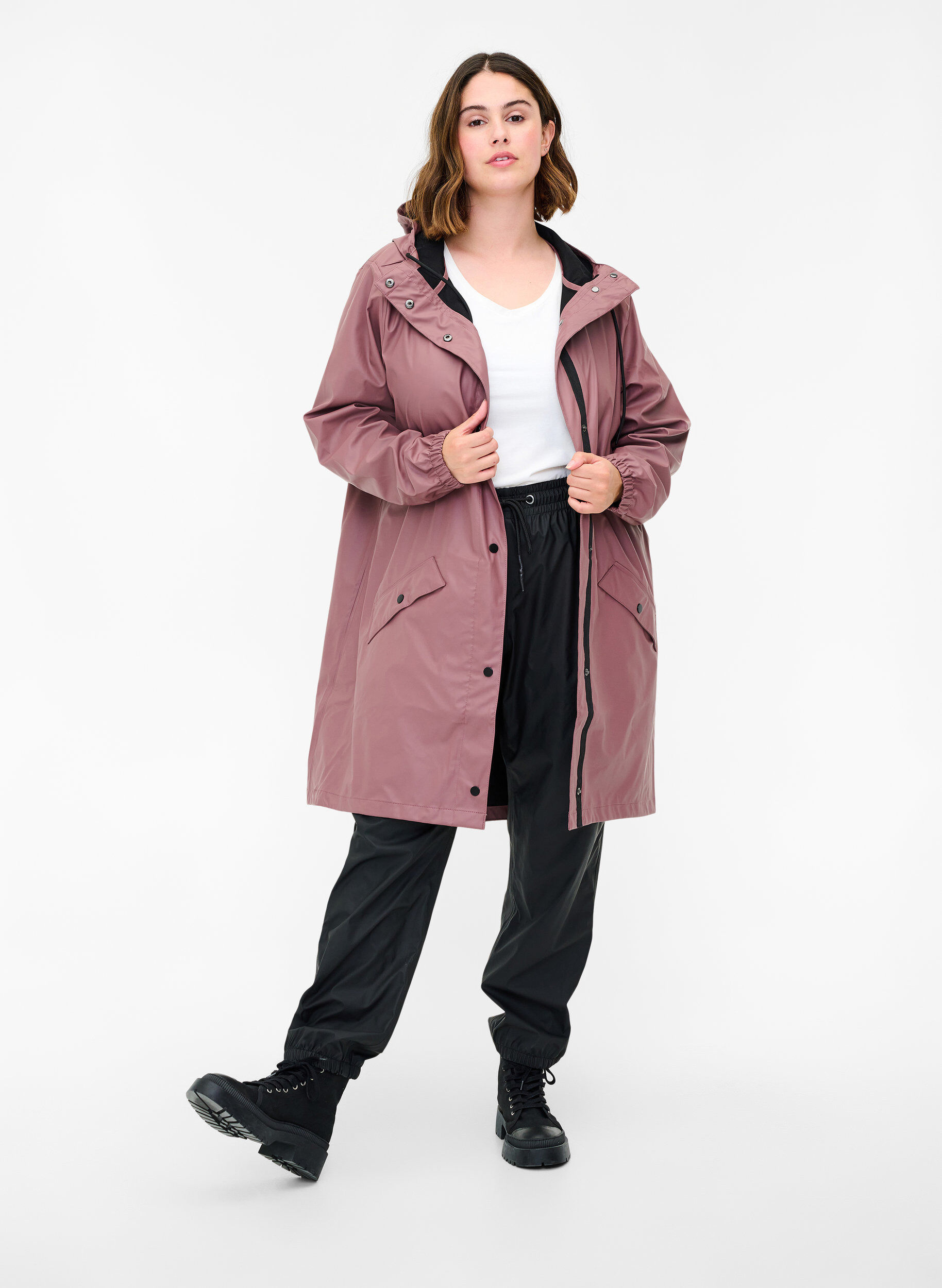 Zizzi Regenjacke mit Kapuze und Knopfverschluss, Rose Taupe, Model image number 2